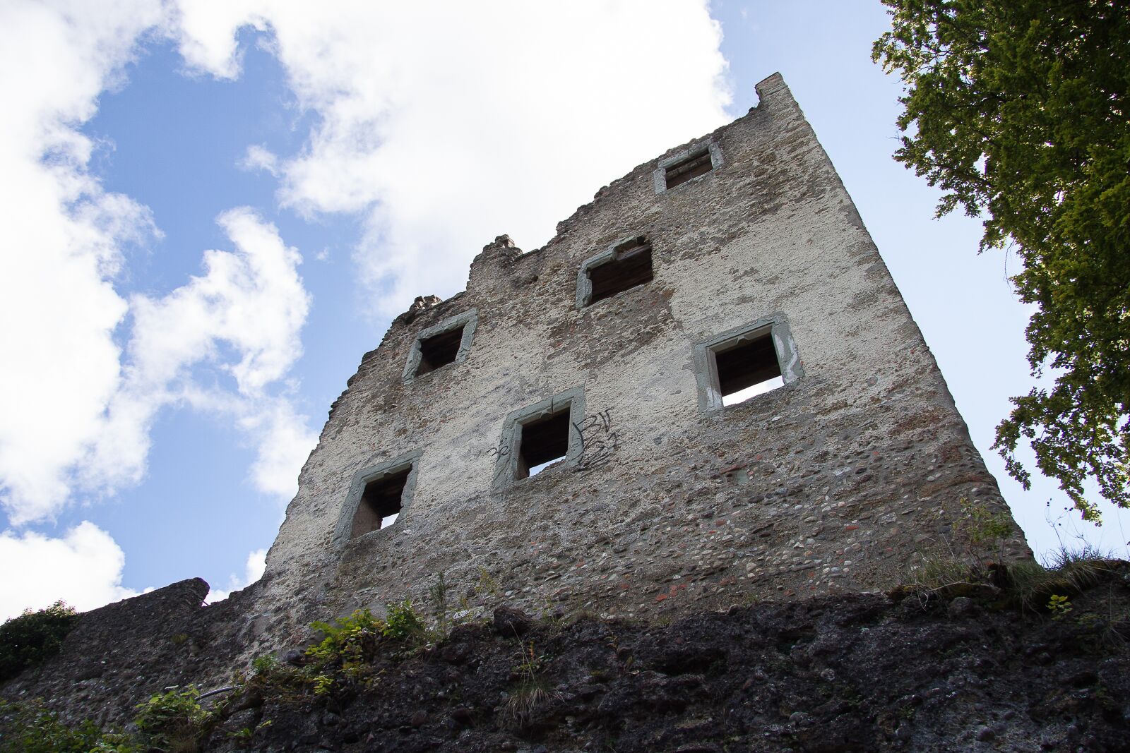Canon EF-S 17-85mm F4-5.6 IS USM sample photo. Burgruine, masonry, lapsed photography