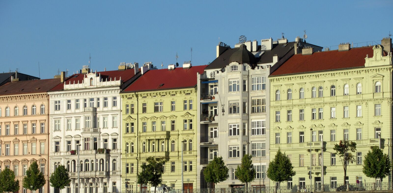 Canon PowerShot SX620 HS sample photo. Prague, buildings, colors photography