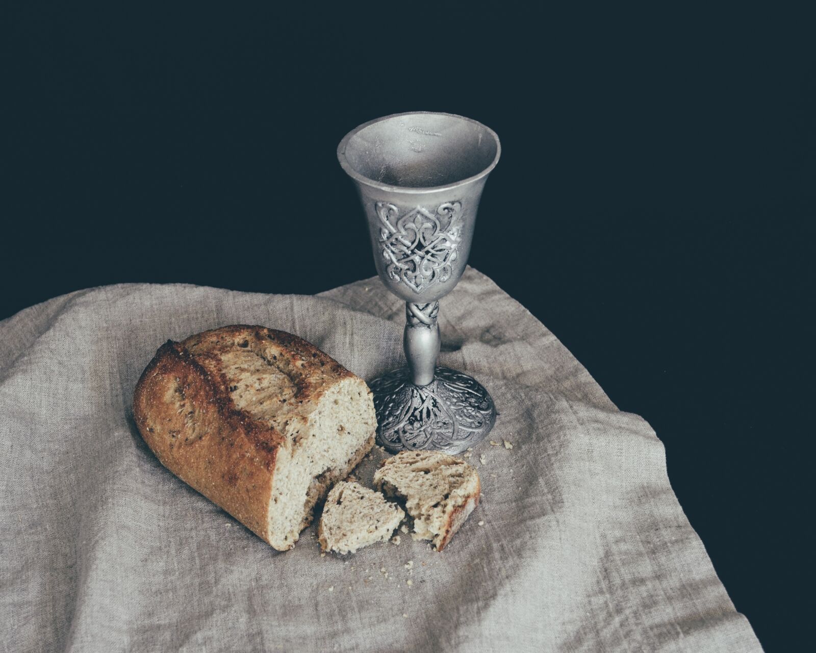 Nikon D5100 sample photo. Bread, communion, eucharist photography