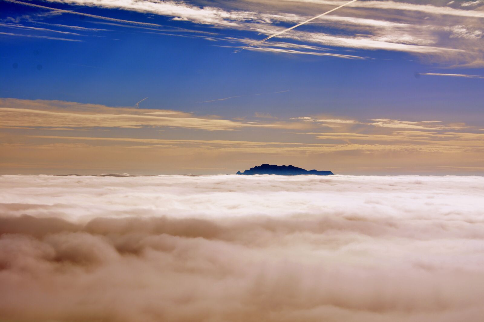Nikon D7100 sample photo. Mountain, fog, clouds photography