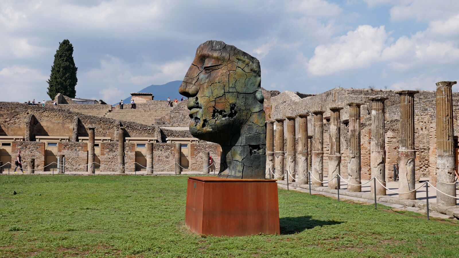Panasonic DMC-G70 sample photo. Pompeii, statue, naples photography