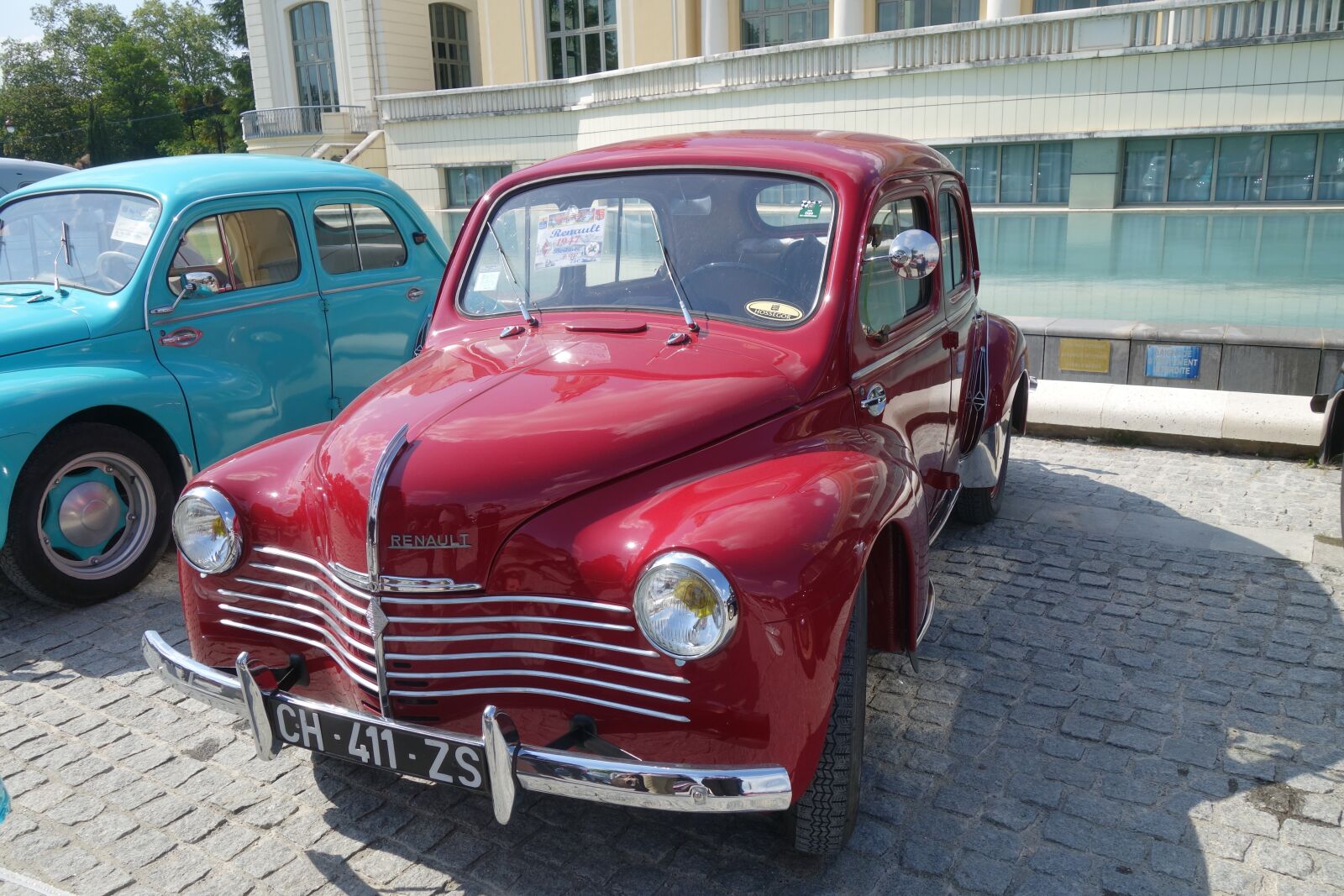 Sony Cyber-shot DSC-RX100 II sample photo. Old car, renault, 4cv photography