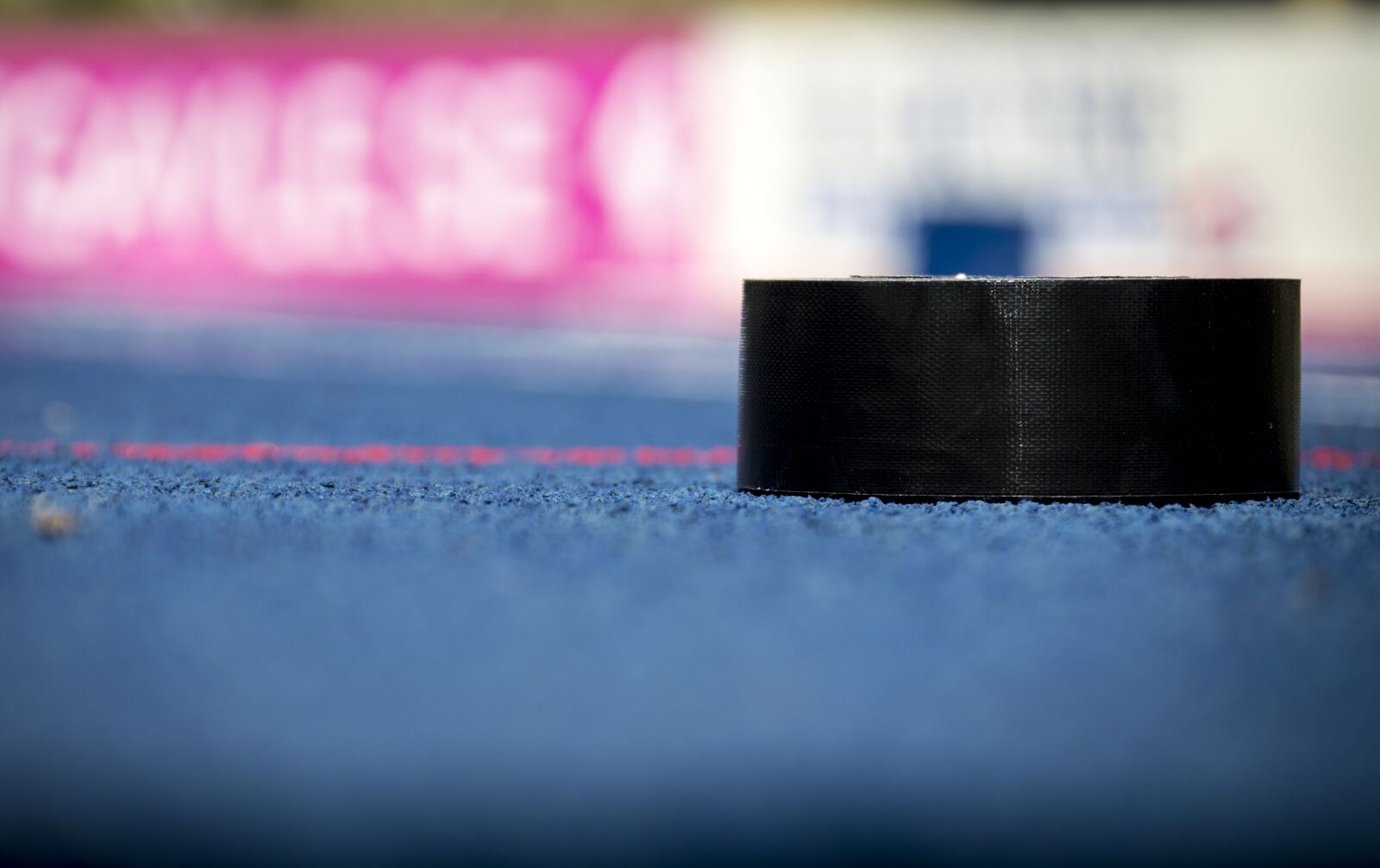 Nikon D3200 sample photo. Blue, the tape, course photography