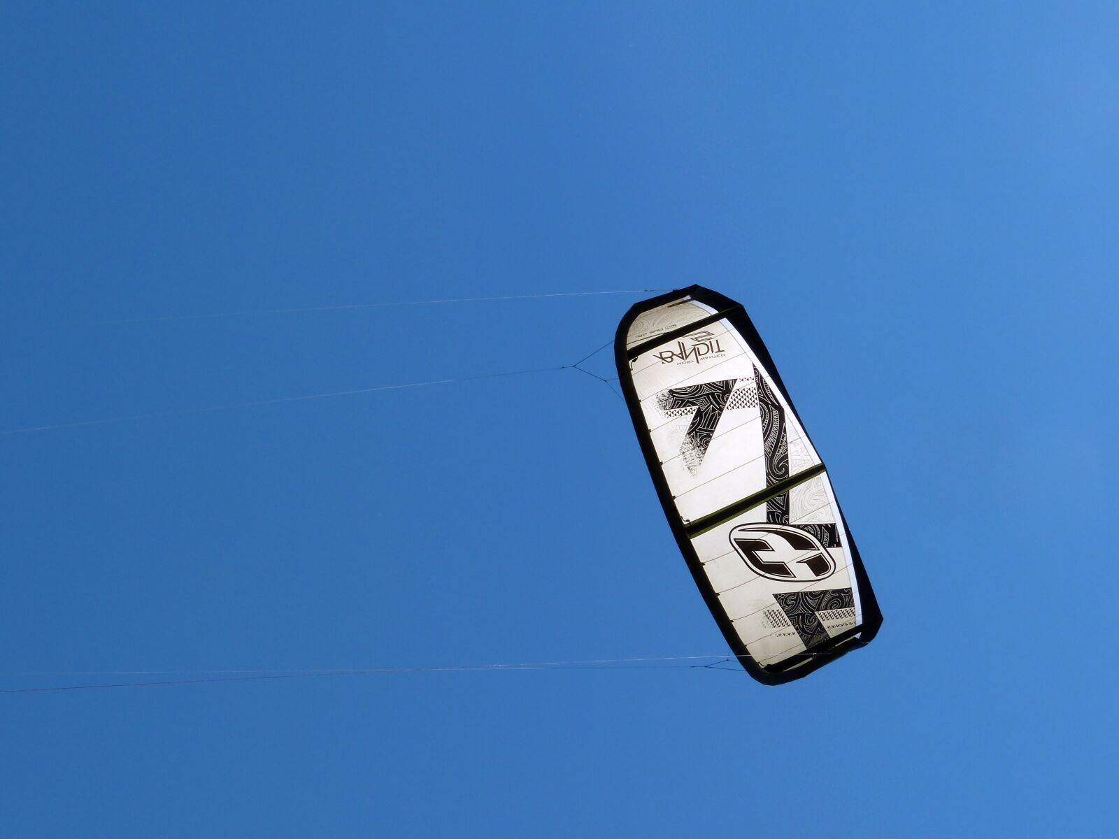 Panasonic Lumix DMC-FZ200 sample photo. Kitesurfing, sailing, sea photography