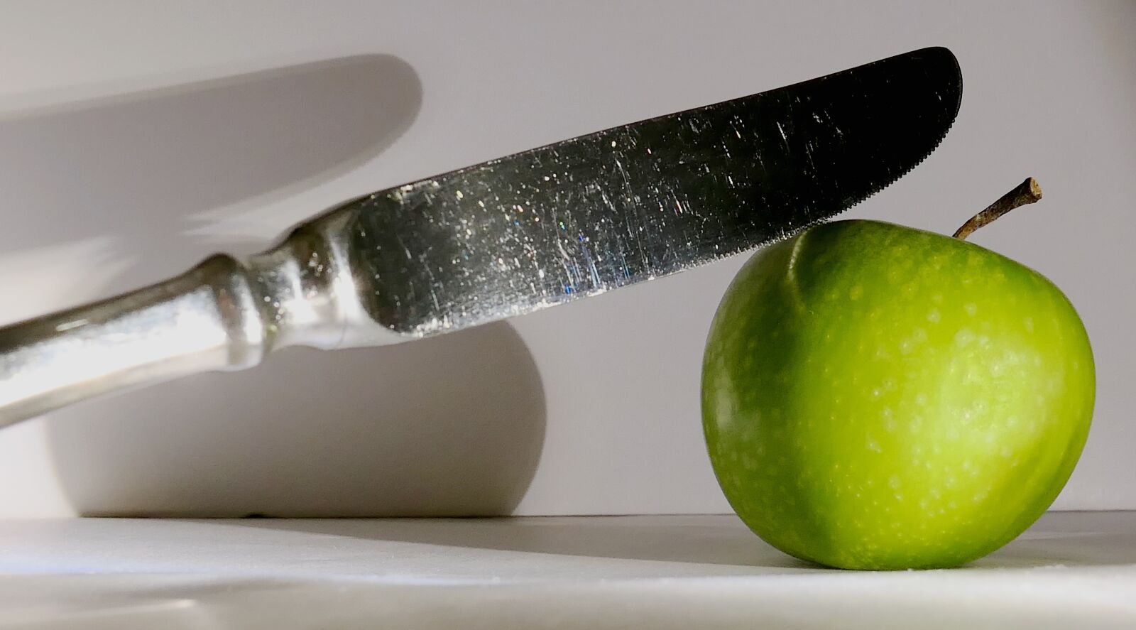 Panasonic Lumix DMC-LX10 (Lumix DMC-LX15) sample photo. Apple, green, cutlery photography