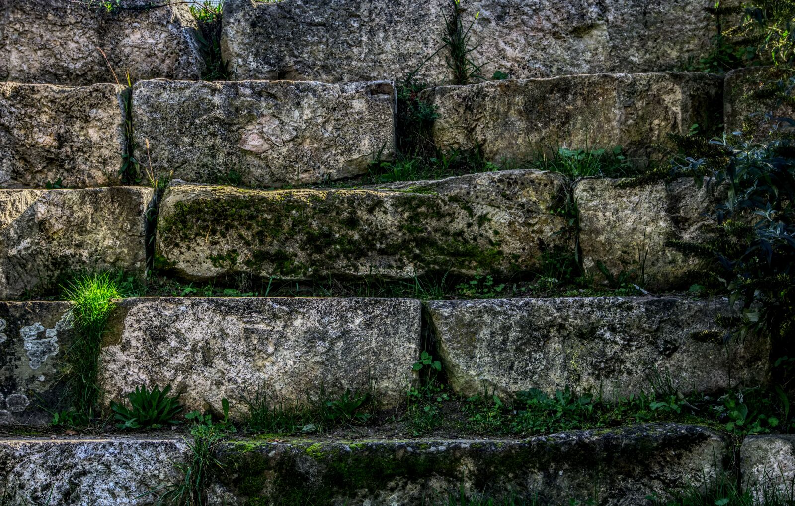 Sony E 16-50mm F3.5-5.6 PZ OSS sample photo. Wall, natural stone, stones photography