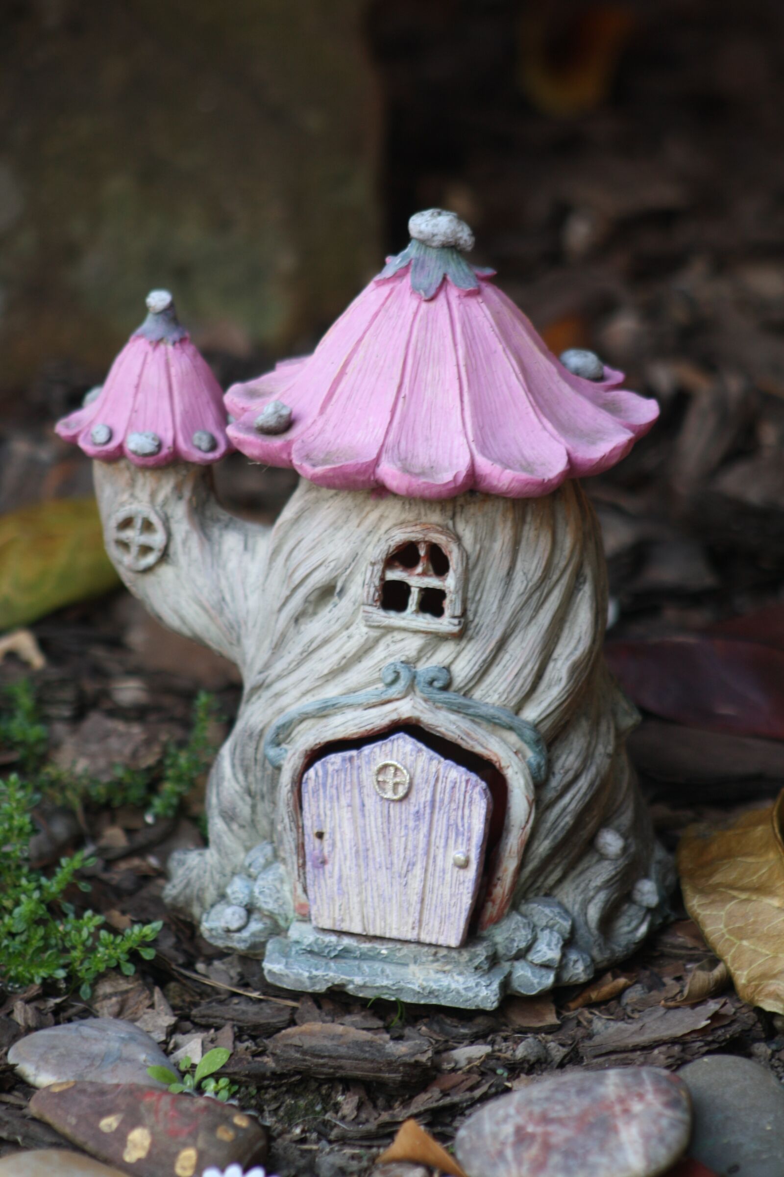 Canon EOS 1000D (EOS Digital Rebel XS / EOS Kiss F) sample photo. Fairy house, fairy, garden photography