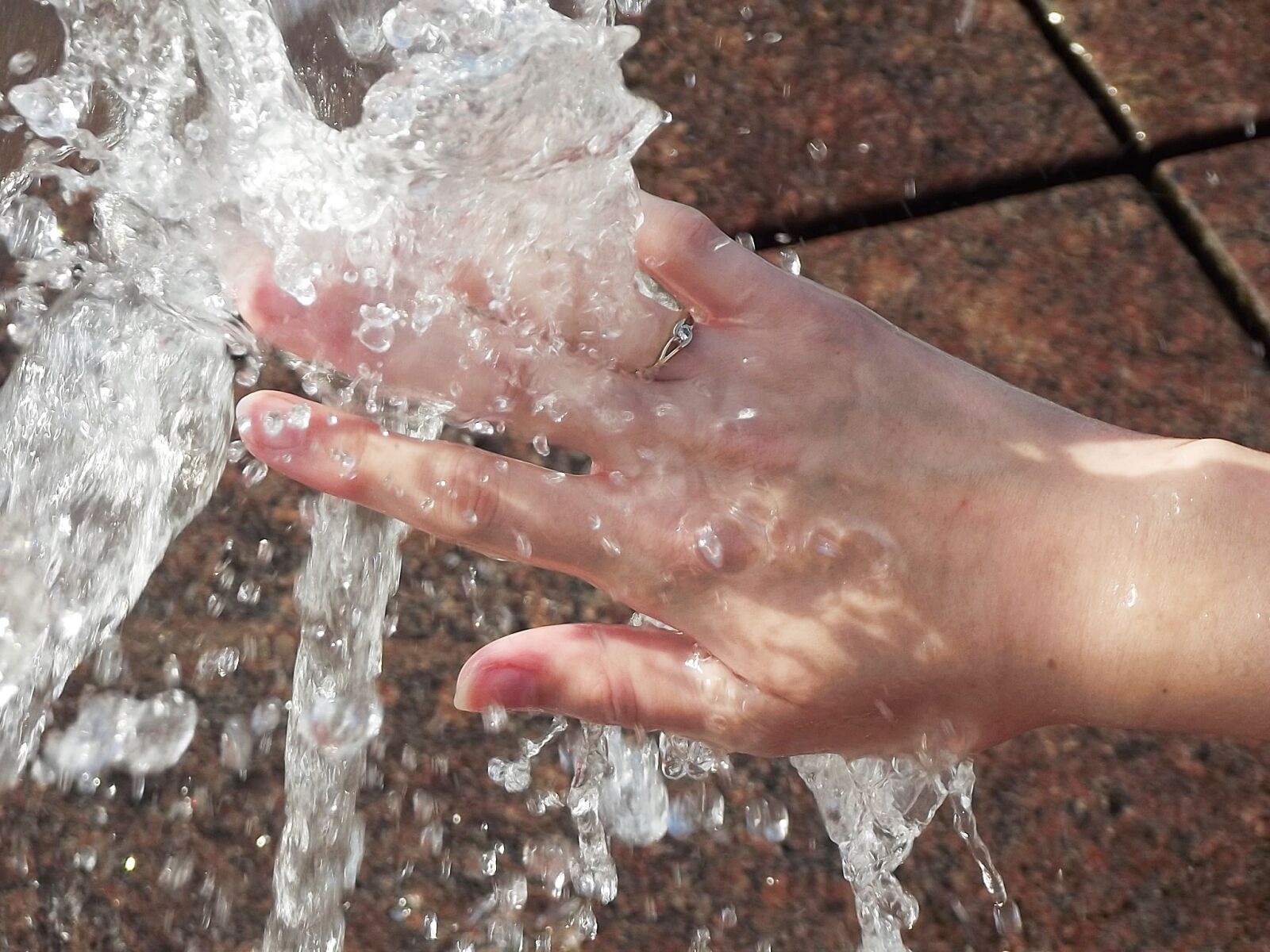 FujiFilm FinePix S2950 (FinePix S2990) sample photo. Fountain, water, stream of photography