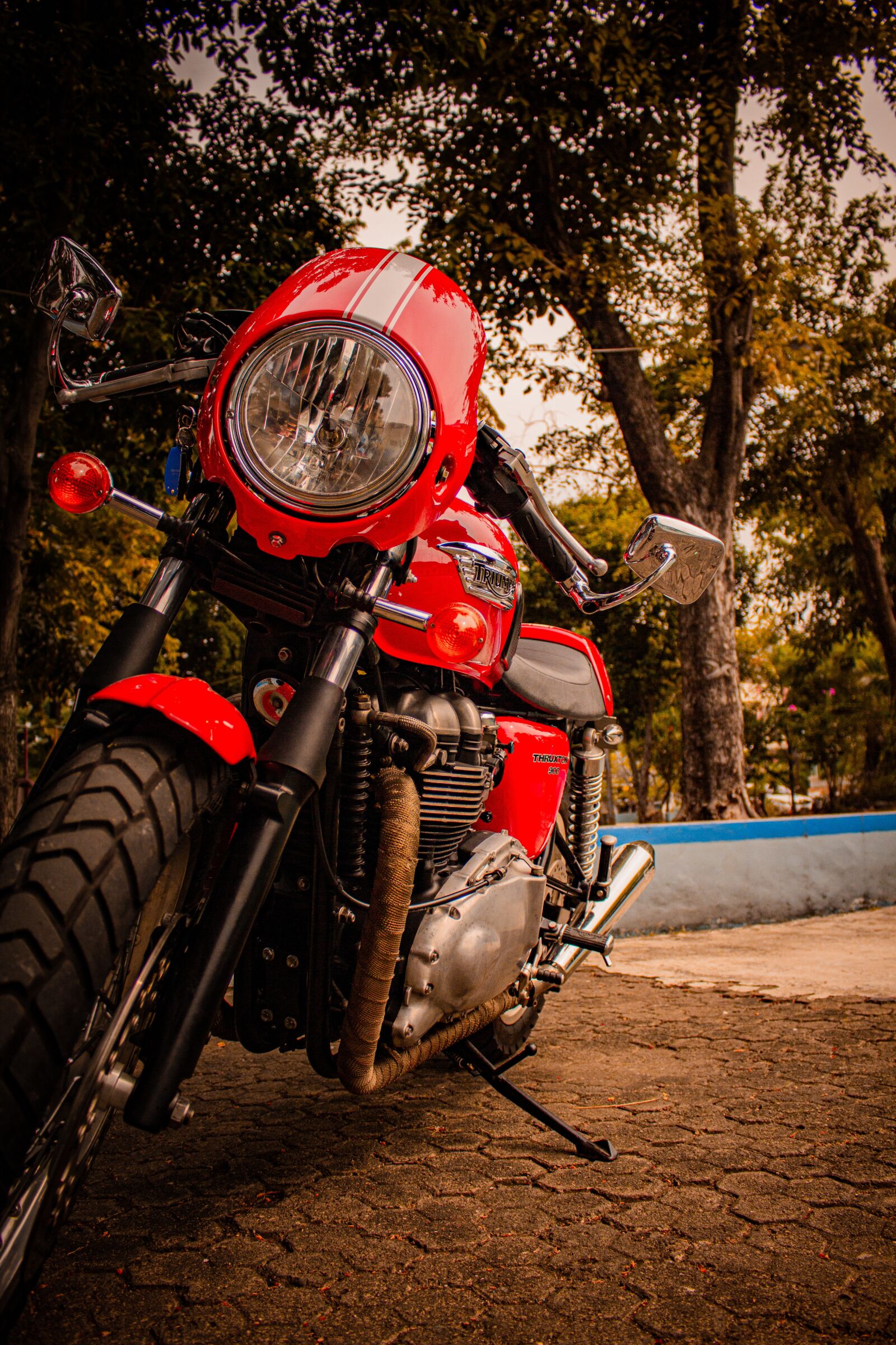 Canon EOS 60D + Canon EF-S 18-55mm F3.5-5.6 IS STM sample photo. Triumph, motor, motorcycle photography