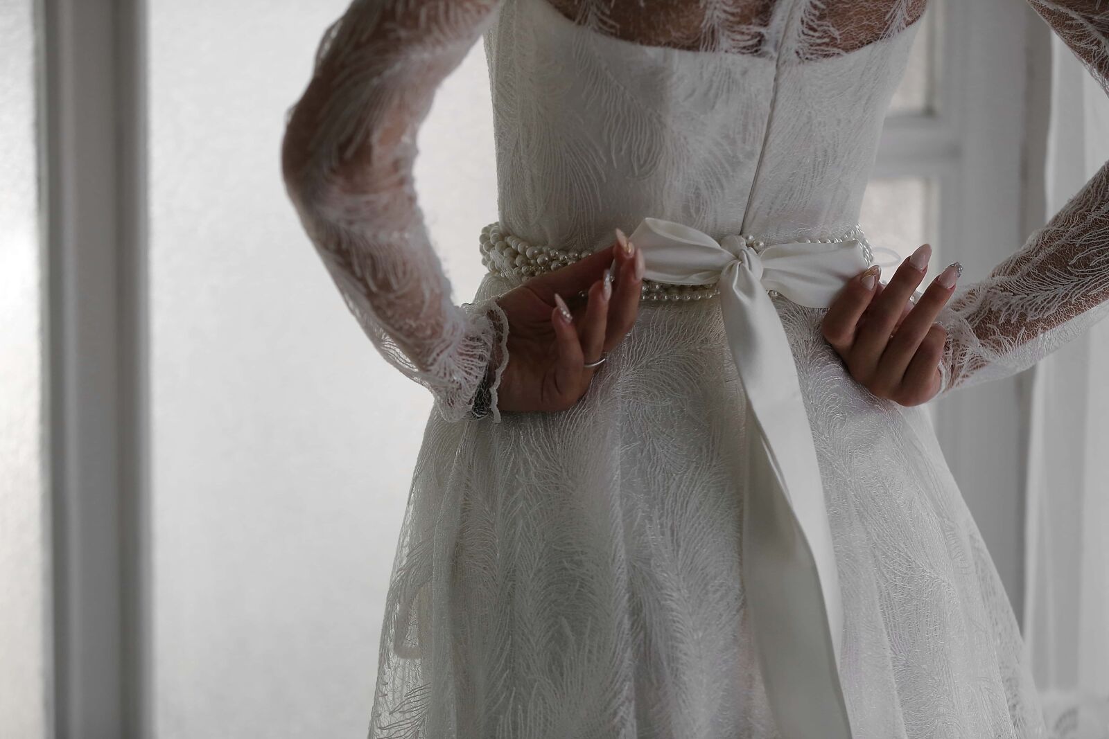 Canon EOS 5D Mark III sample photo. Hands, wedding dress, elegance photography