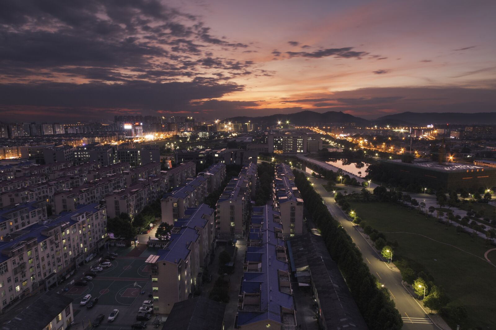 Canon EOS 70D sample photo. Dawn, house, rode photography