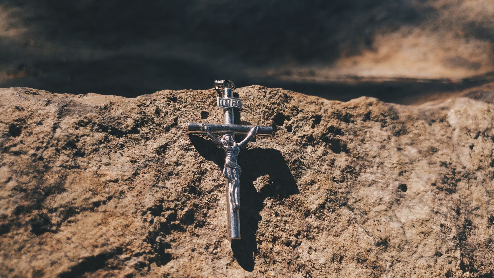 LG G5 sample photo. Cross, jesus, jewelry photography