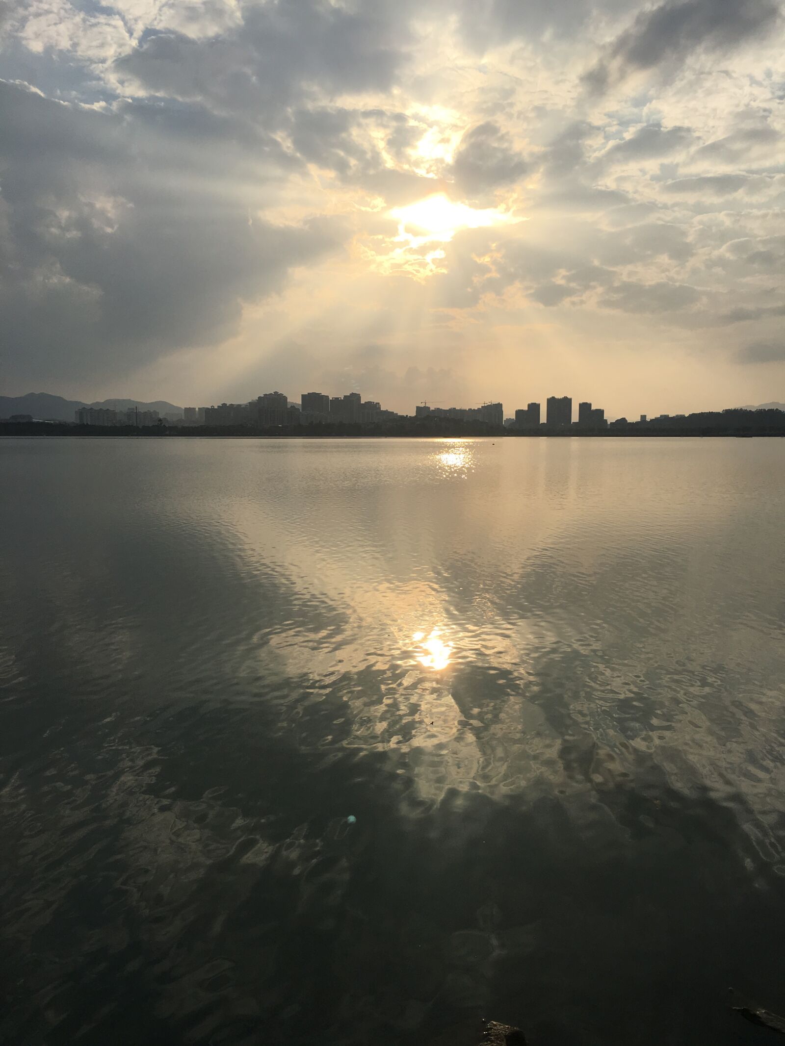 Apple iPhone 6s sample photo. Lake light, sun, water photography