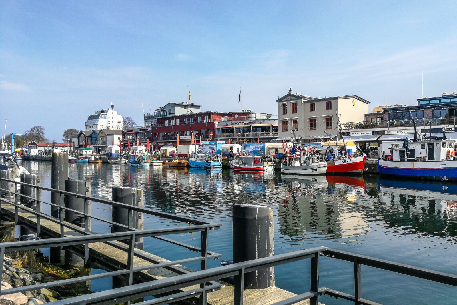 HUAWEI P10 sample photo. Port, boats, warnemünde photography