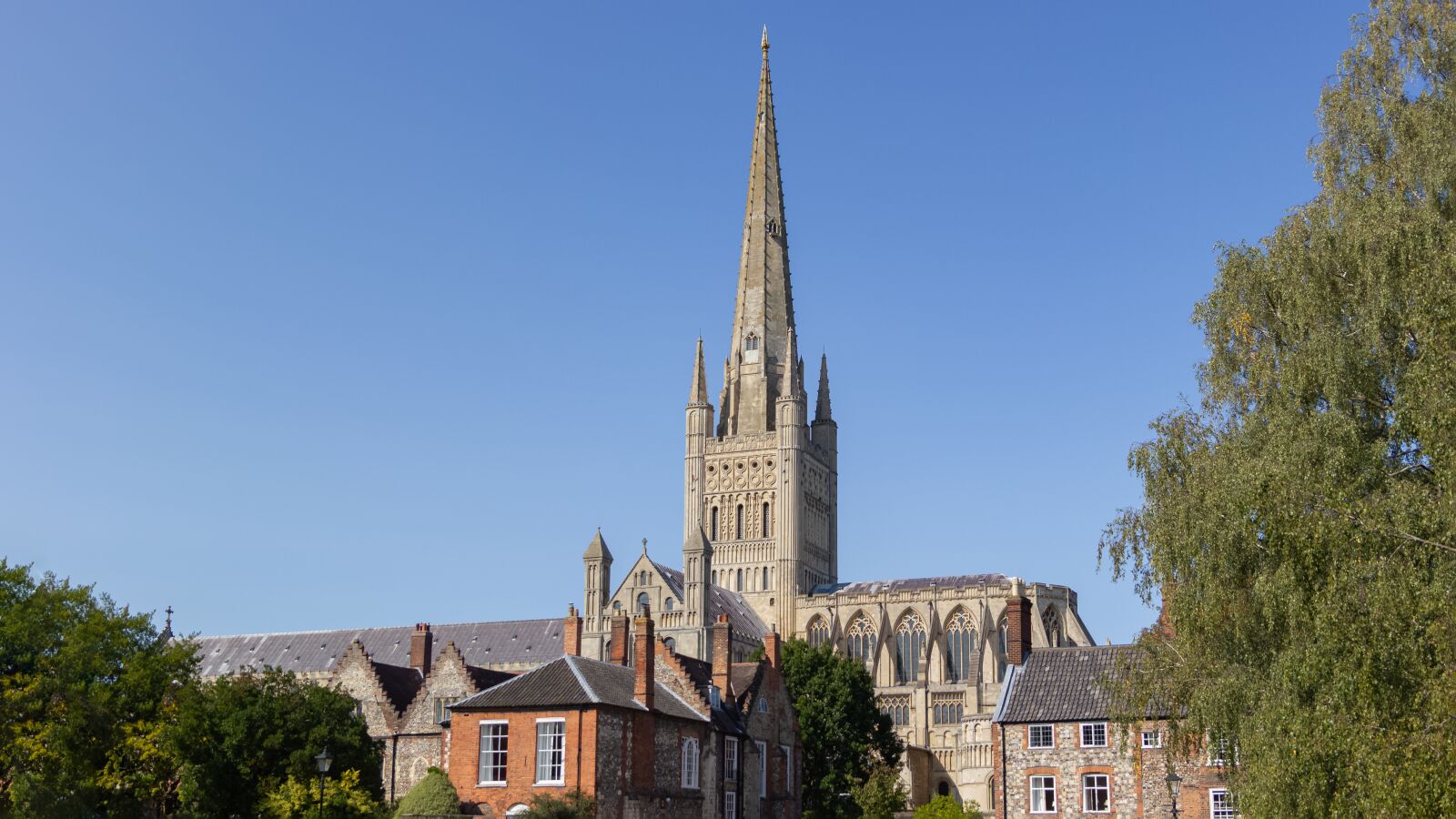 Canon EOS 550D (EOS Rebel T2i / EOS Kiss X4) sample photo. Norwich, cathedral, architecture photography