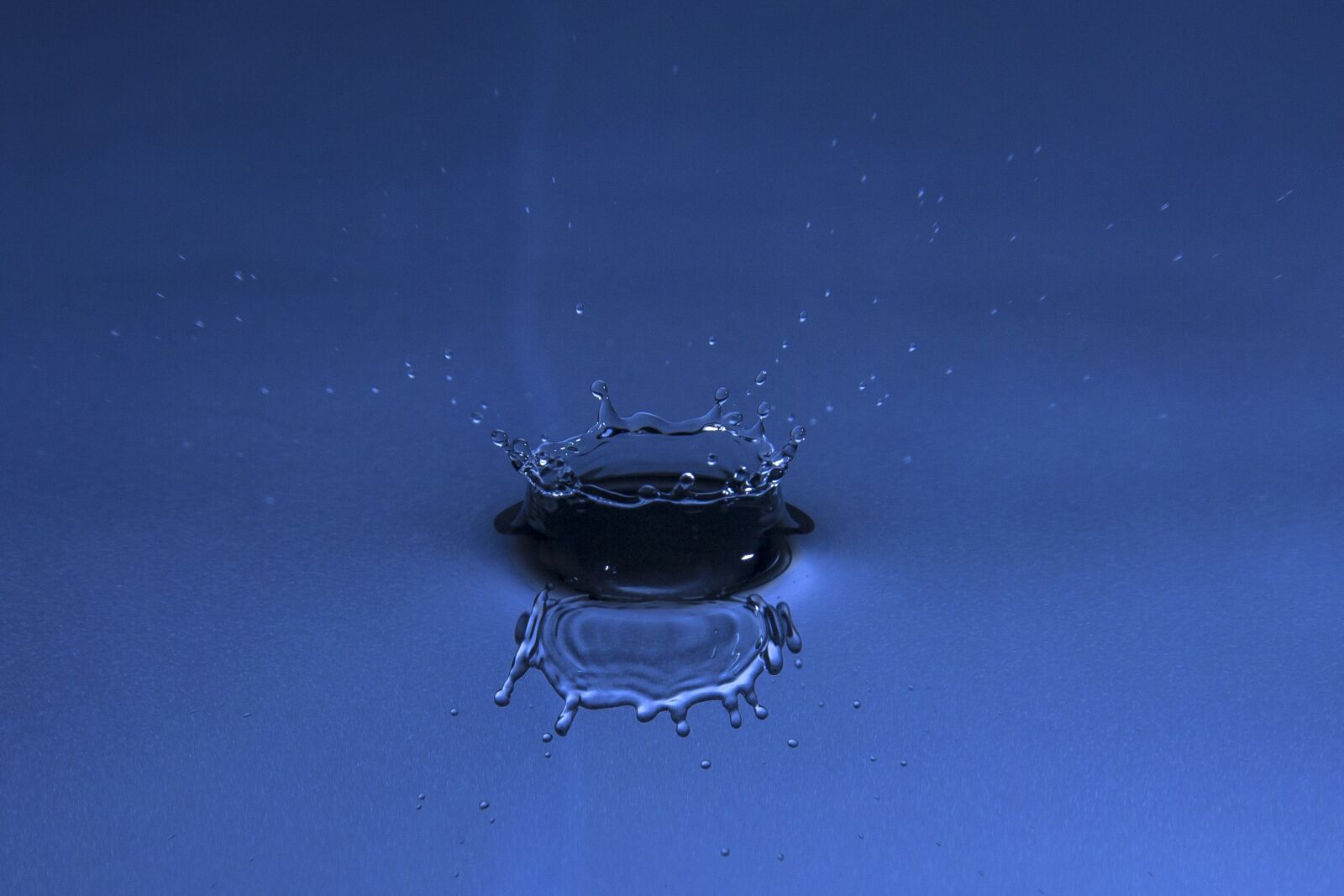 Canon EOS 1000D (EOS Digital Rebel XS / EOS Kiss F) sample photo. Water drop, crown, splash photography
