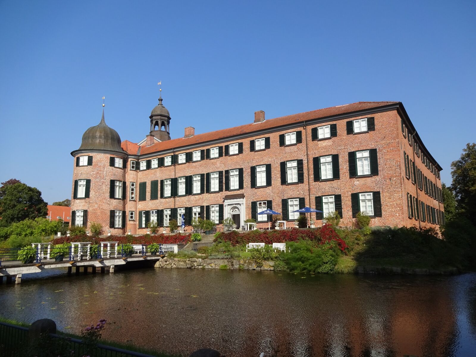 Sony Cyber-shot DSC-WX220 sample photo. Castle, eutin, mecklenburg photography
