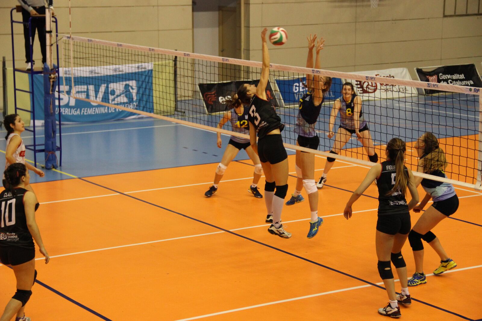 Canon EF-S 18-135mm F3.5-5.6 IS sample photo. Volleyball, lock, indore photography