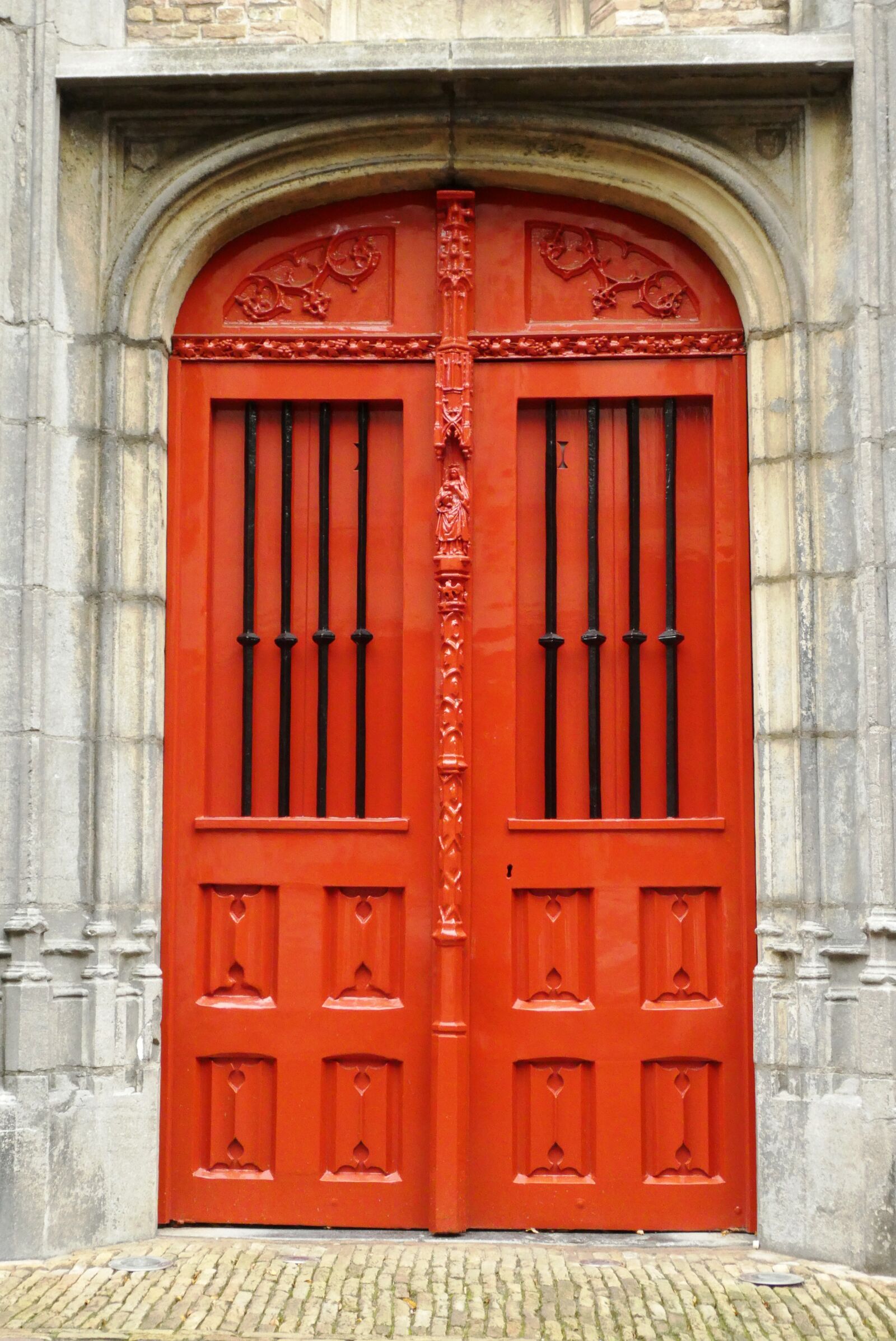 Panasonic Lumix DC-ZS70 (Lumix DC-TZ90) sample photo. The door, door, building photography