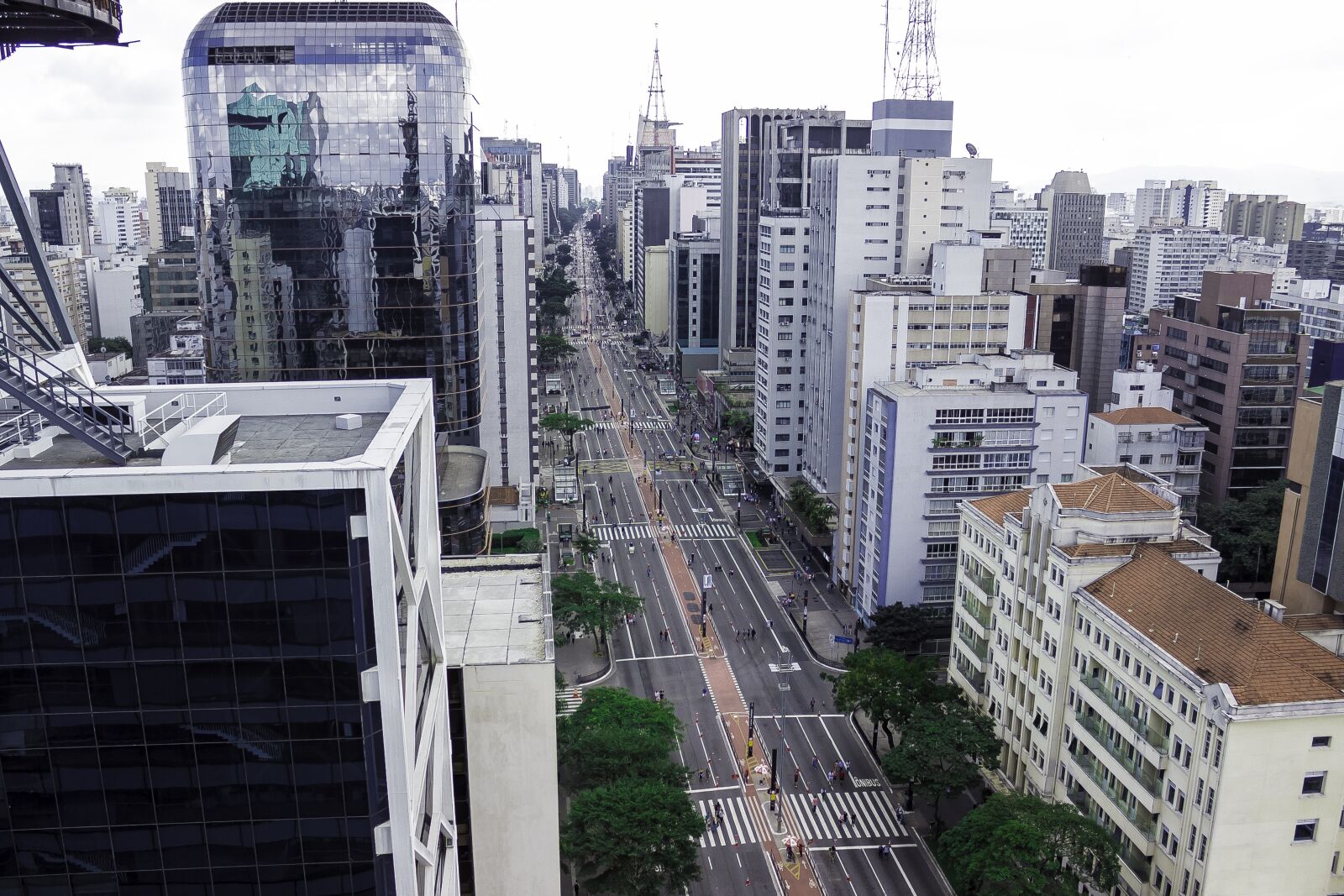 Canon EOS 600D (Rebel EOS T3i / EOS Kiss X5) sample photo. Avenida paulista, urban, city photography