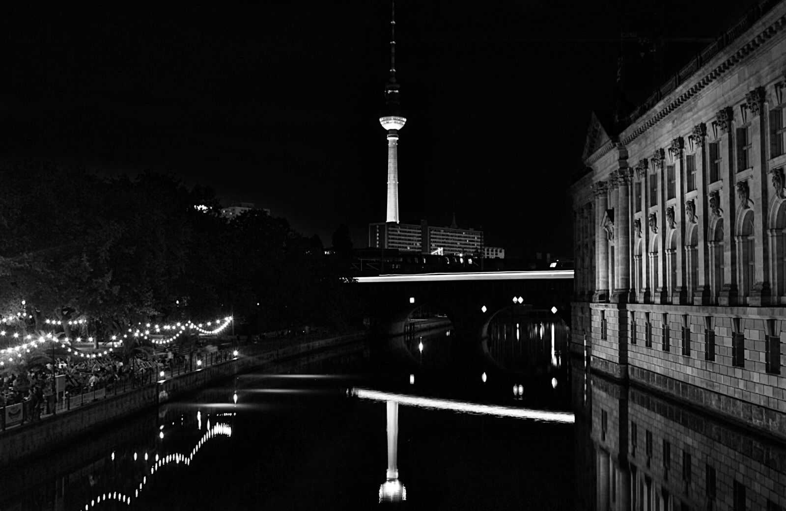 Canon EOS 600D (Rebel EOS T3i / EOS Kiss X5) sample photo. Berlin, alexanderplatz, tv tower photography