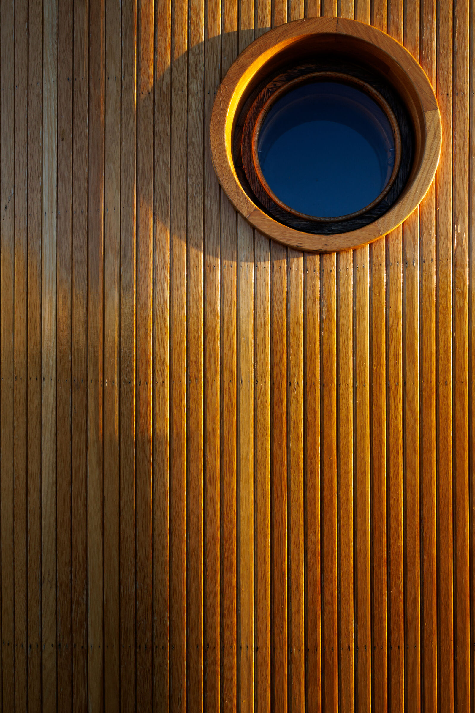 Canon EOS R7 sample photo. Round window photography