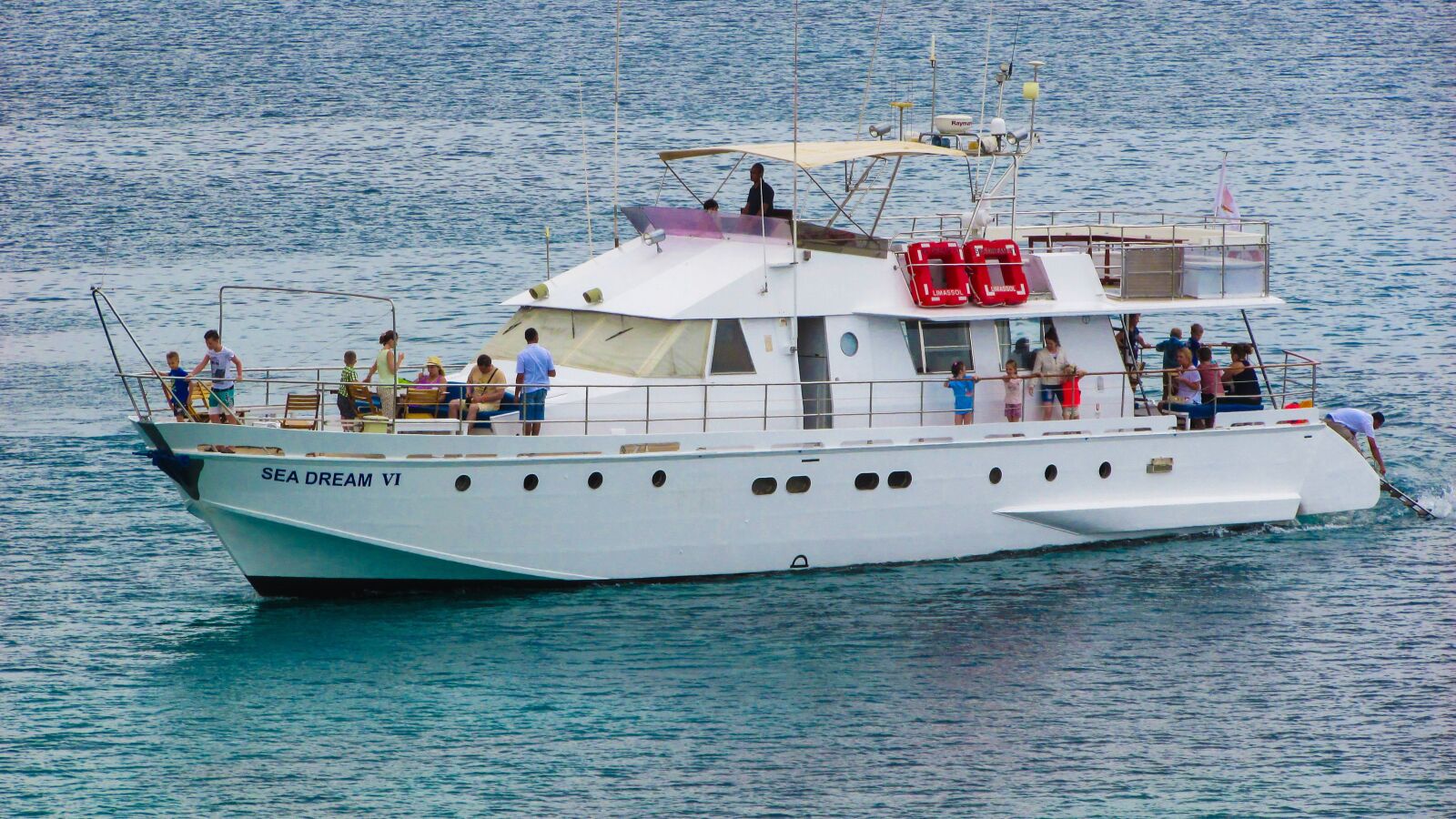 Canon PowerShot SX400 IS sample photo. Cruise boat, tourism, vacation photography