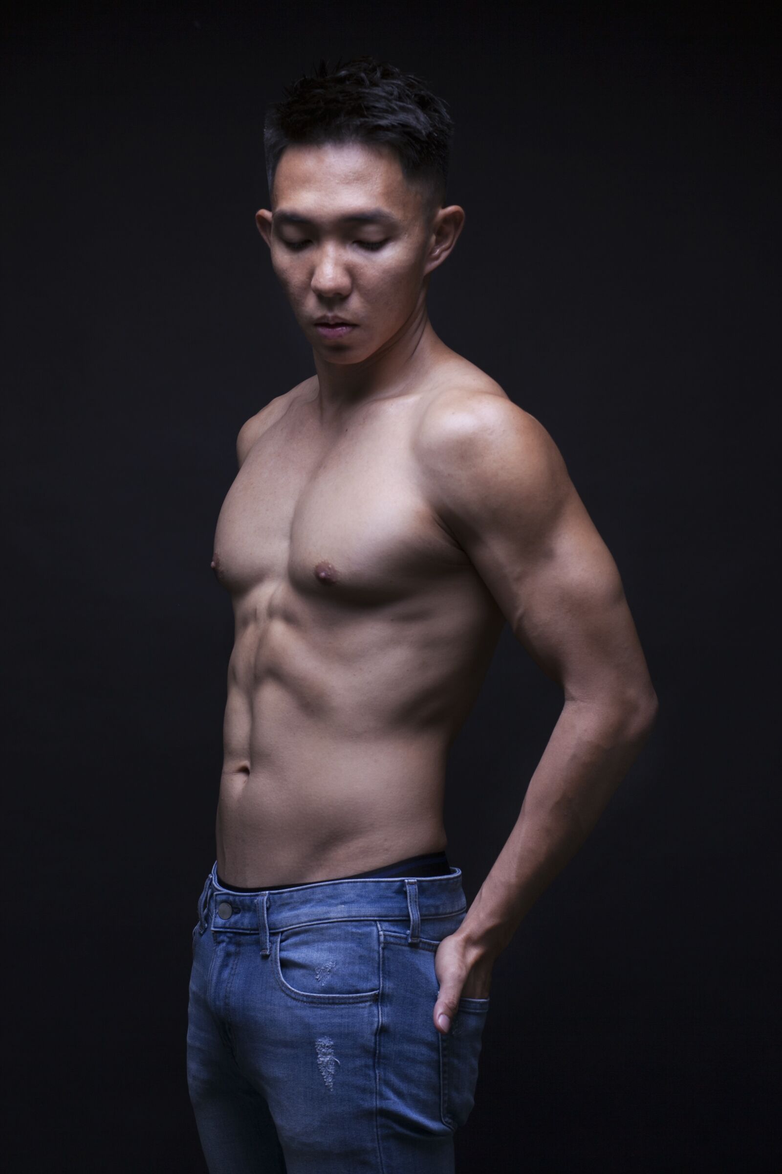 Canon EF 85mm F1.8 USM sample photo. Man, fitness, studio photography