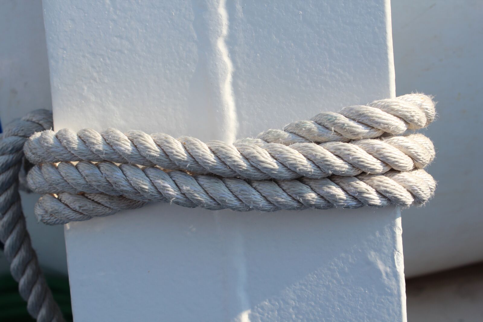 Canon EOS 600D (Rebel EOS T3i / EOS Kiss X5) sample photo. Rope, white, clean photography