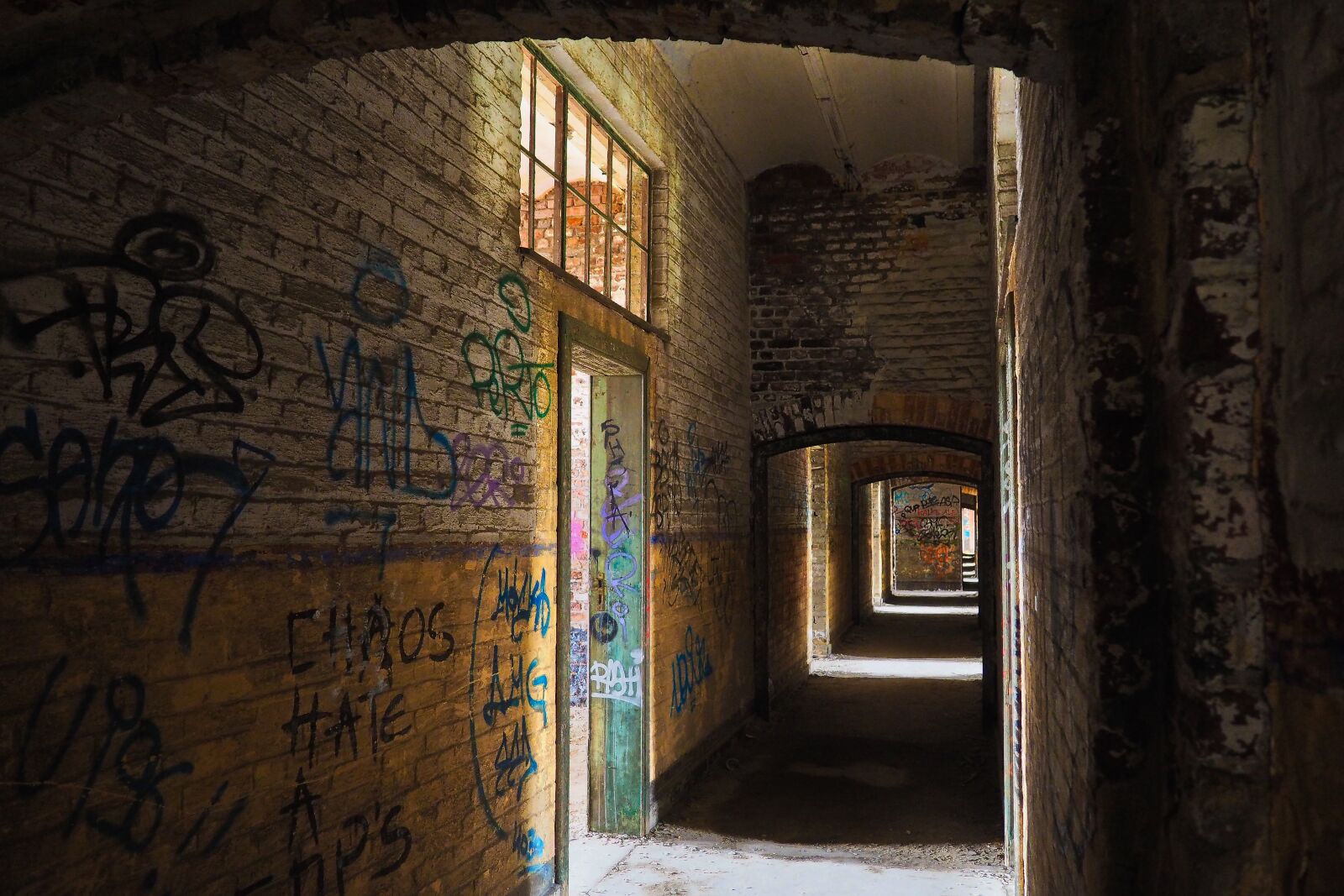 Olympus OM-D E-M10 sample photo. Lost places, barracks, pforphoto photography