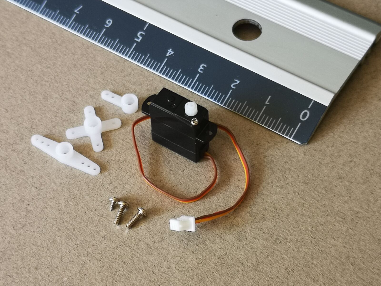 HUAWEI CLT-L29 sample photo. Servo, micro, microservo photography