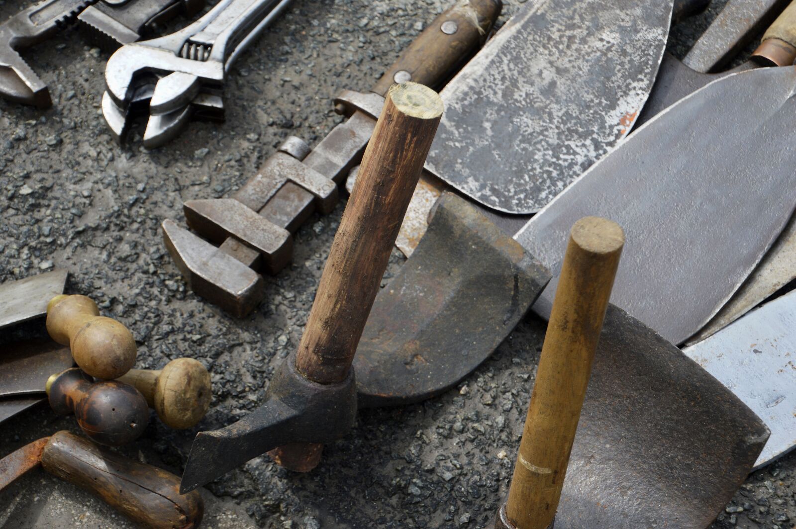 Nikon D3200 sample photo. Wood, tool, steel photography