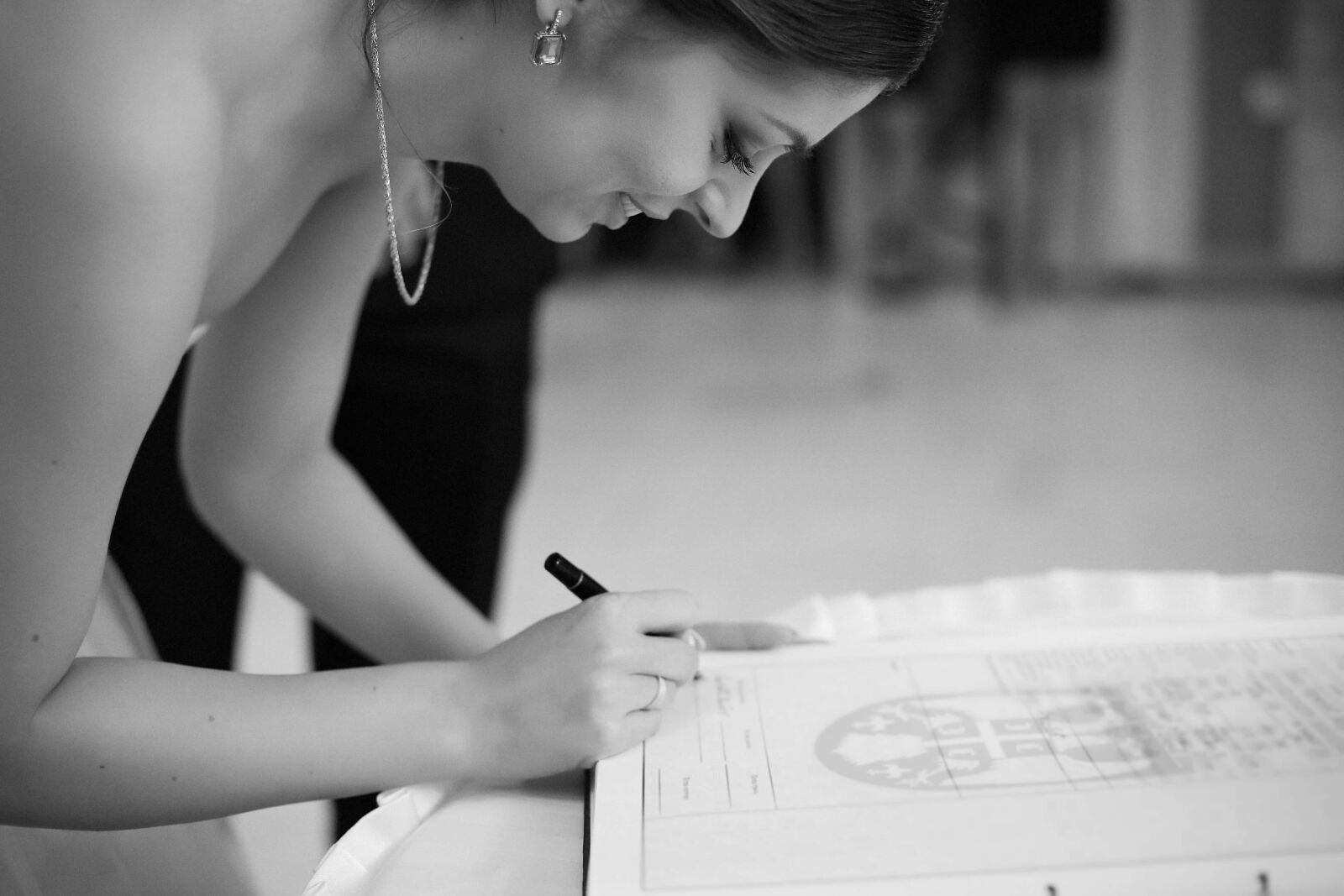 Canon EOS 5D Mark III sample photo. Signature, document, concentration, lady photography