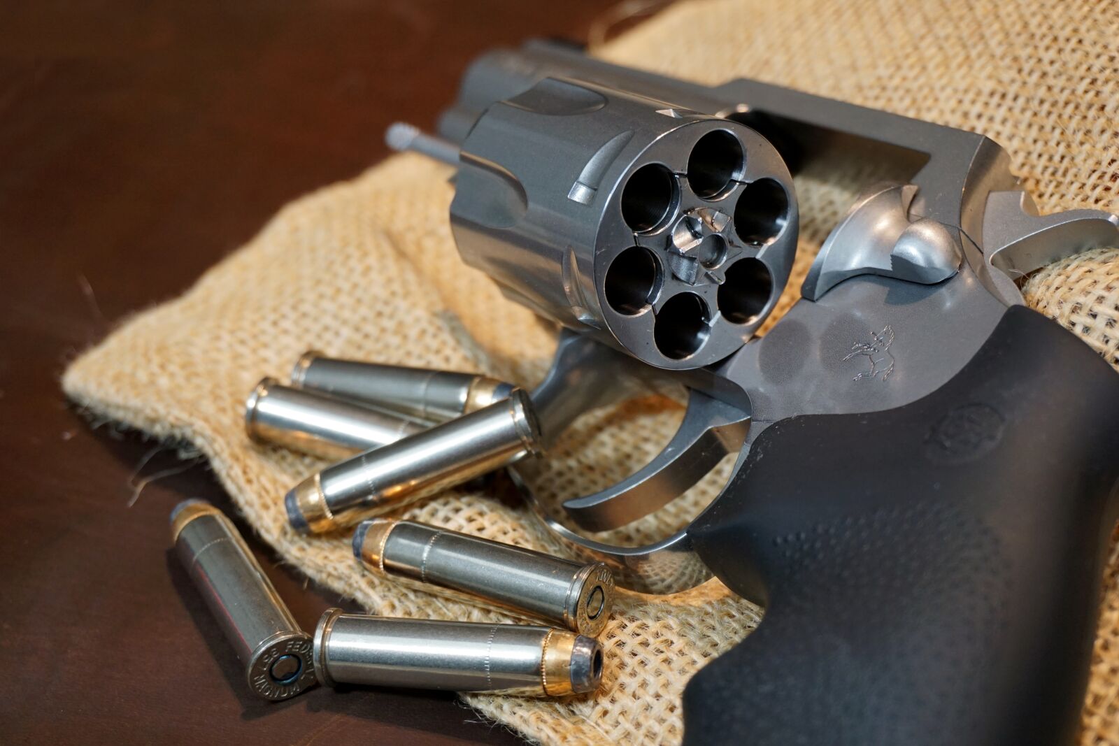 Sony a6000 sample photo. Colt, revolver, king cobra photography