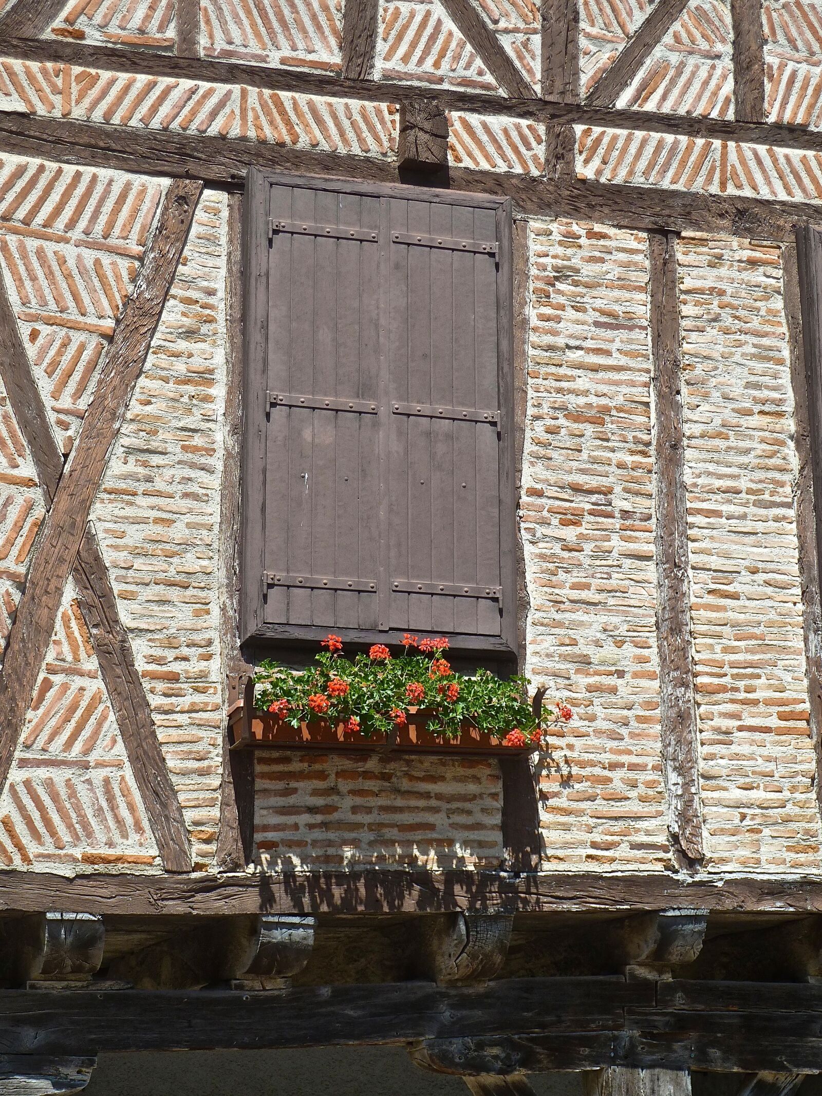 Panasonic Lumix DMC-ZS7 (Lumix DMC-TZ10) sample photo. Window, closed, half timbered photography