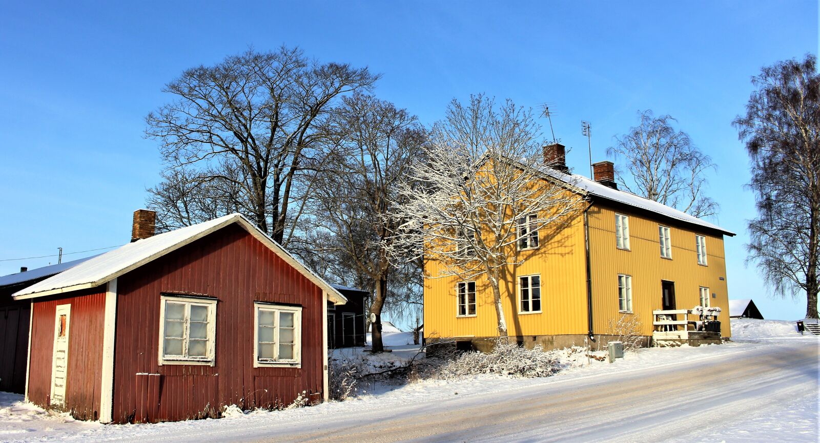 Canon EOS 700D (EOS Rebel T5i / EOS Kiss X7i) sample photo. House, winter, snow photography
