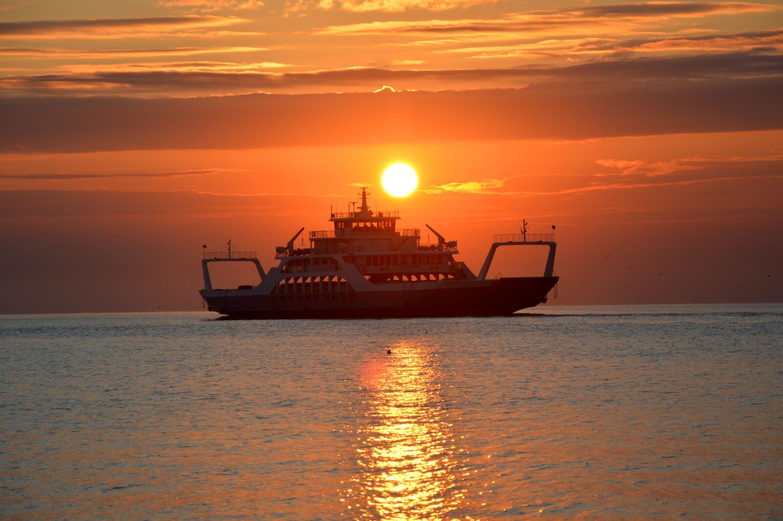 Nikon D7100 sample photo. Ferry, sunrise, dawn photography