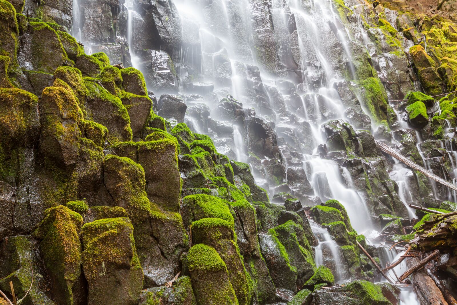 Canon EF 16-35mm F2.8L II USM sample photo. Nature, waterfall, rock photography