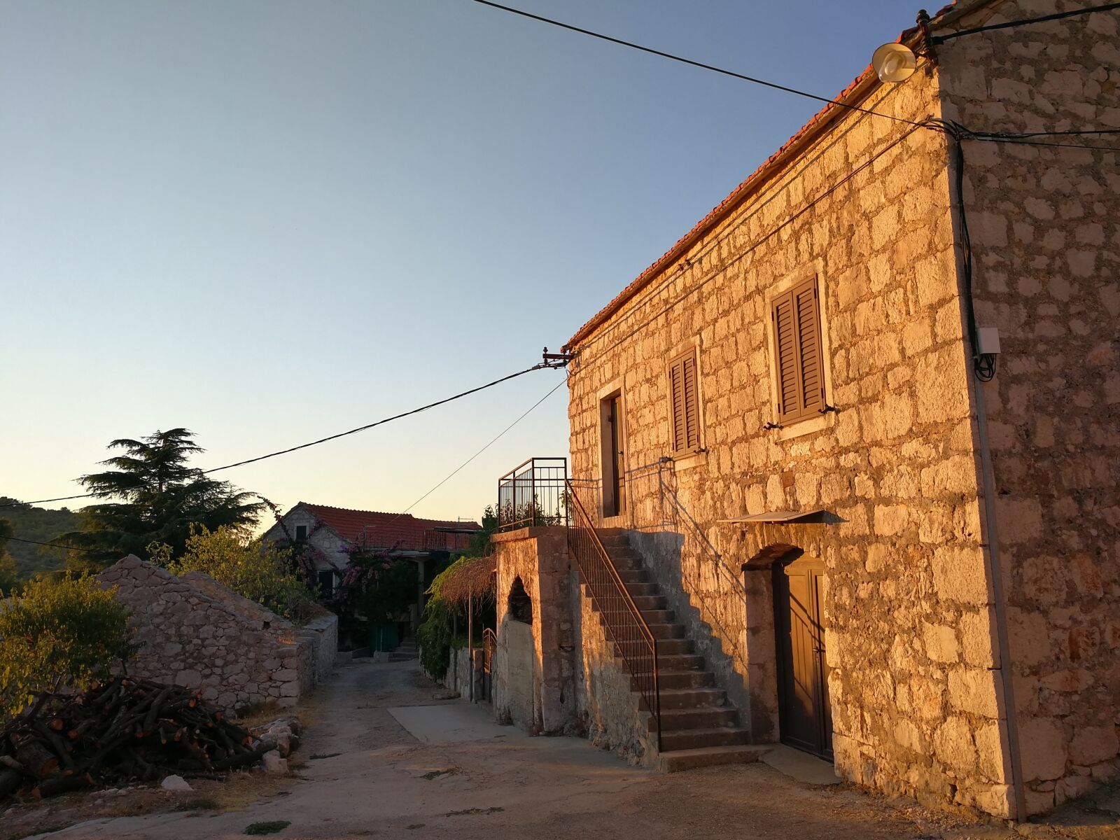 HUAWEI Mate 9 sample photo. Architecture, house, road photography