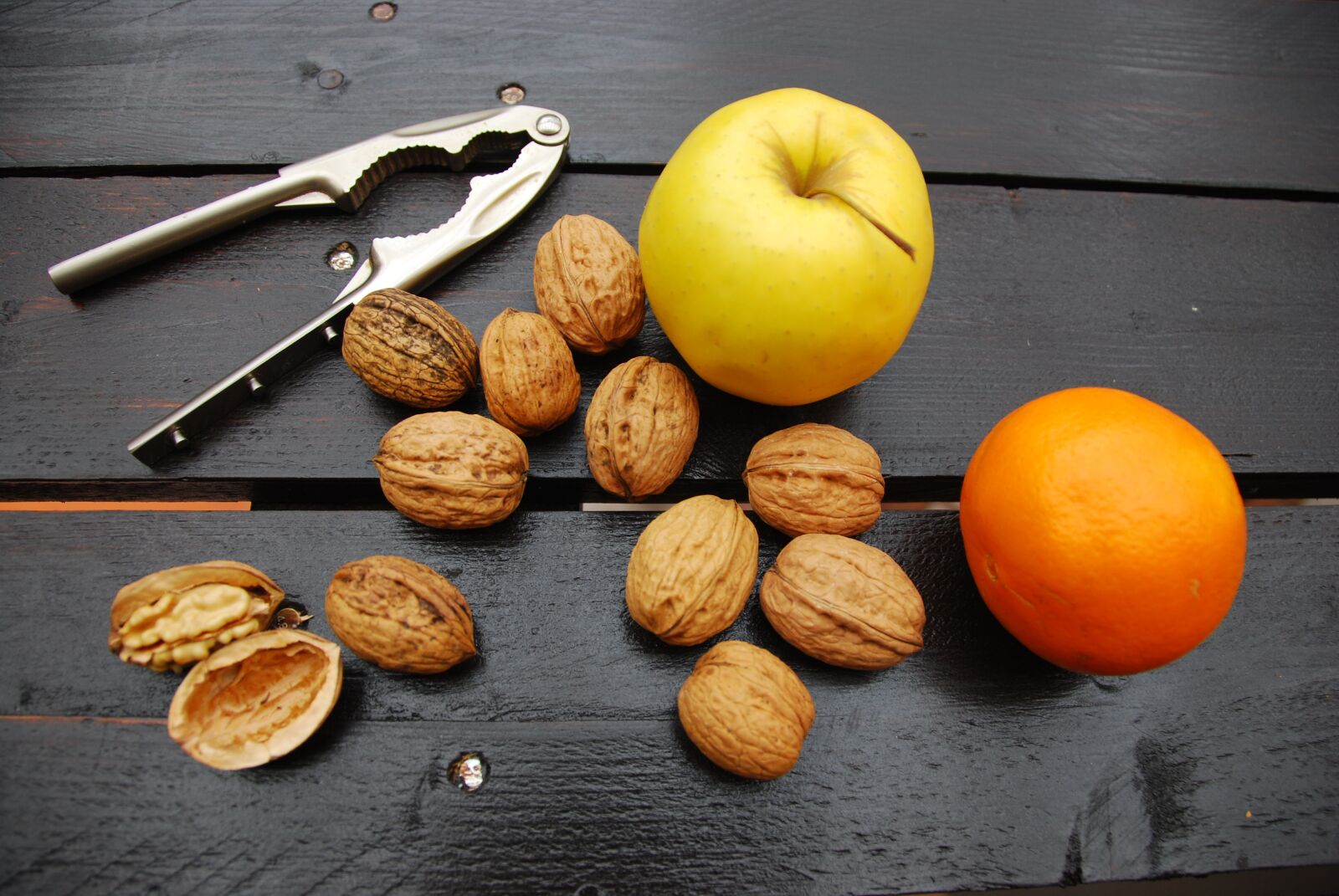 Nikon D80 sample photo. Walnuts, orange, apple photography