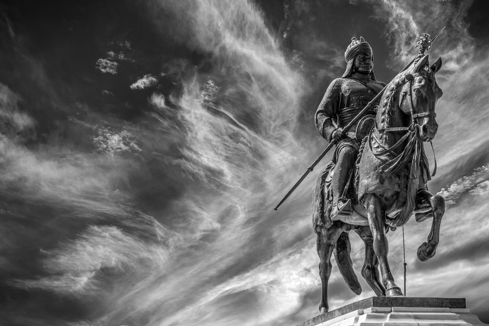 Canon EOS 7D Mark II sample photo. Statue, monument, landmark photography
