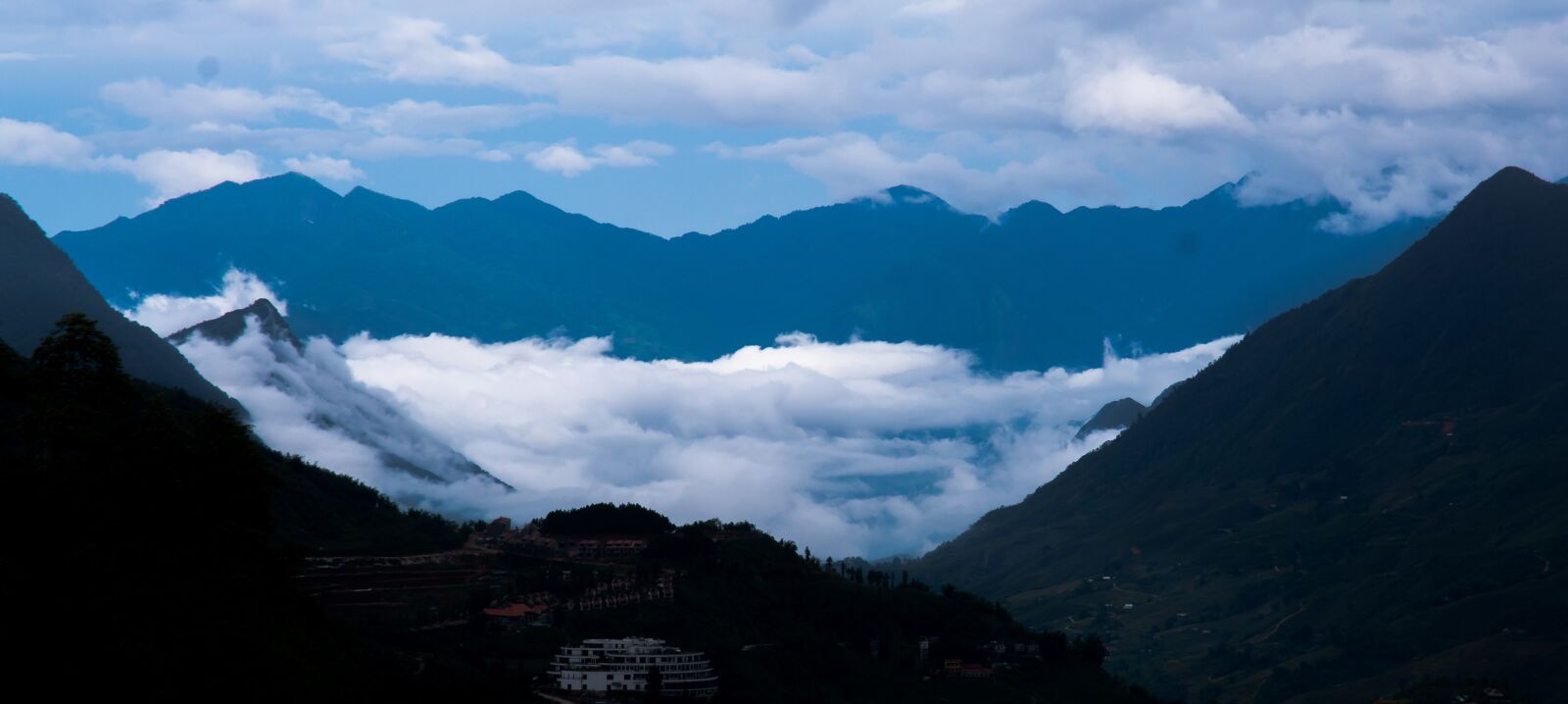 Nikon D7100 sample photo. Cloud, valley, color photography