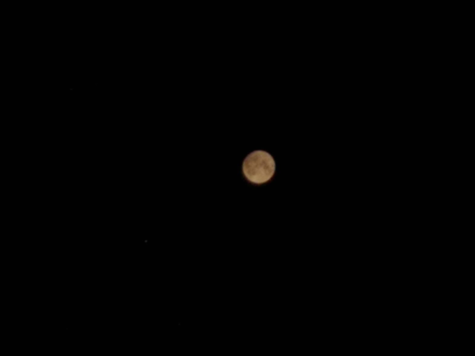 HUAWEI nova 2s sample photo. Moon, evening, sky photography