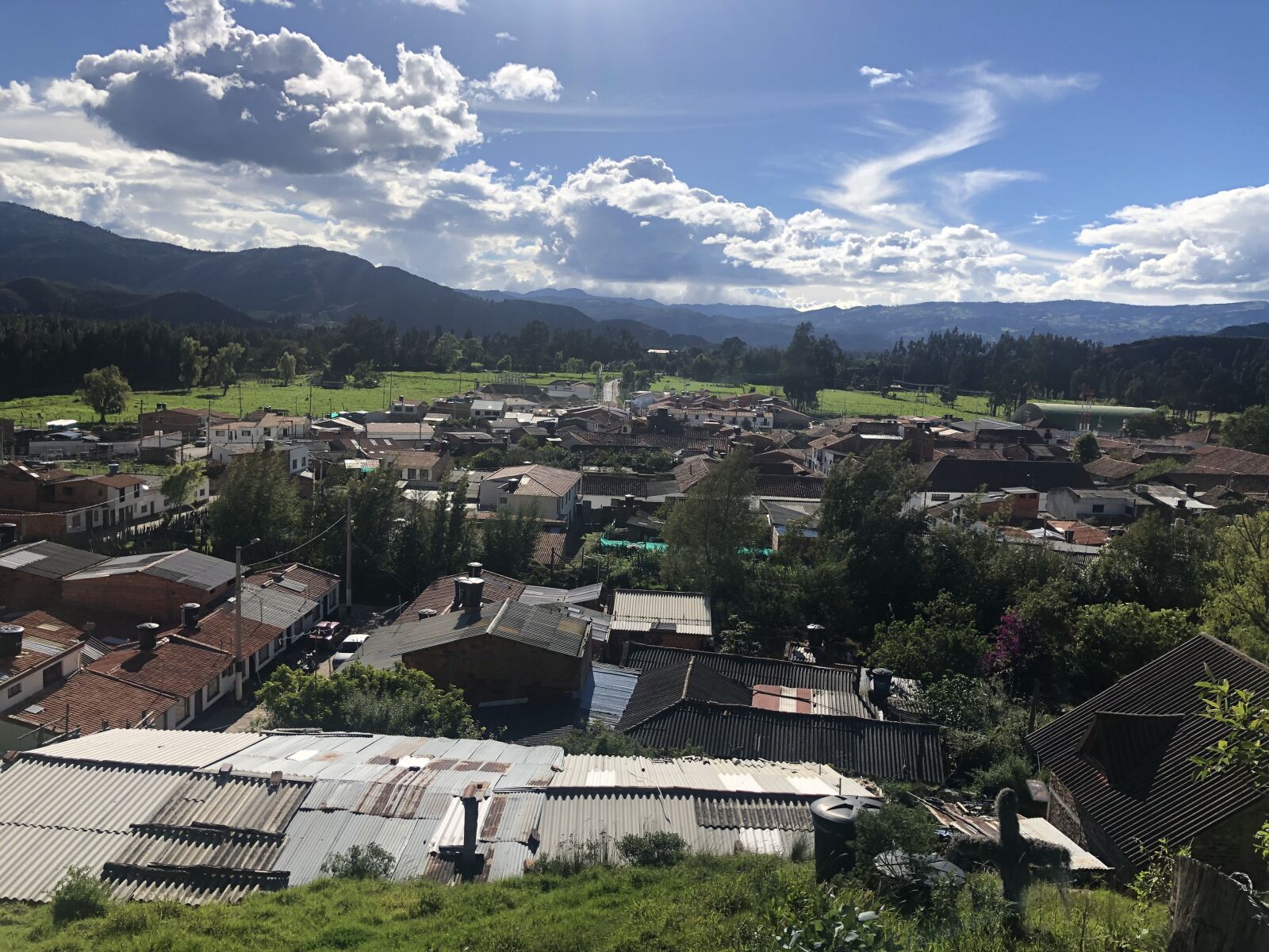 iPhone X back dual camera 4mm f/1.8 sample photo. Nature, clouds, landscape photography