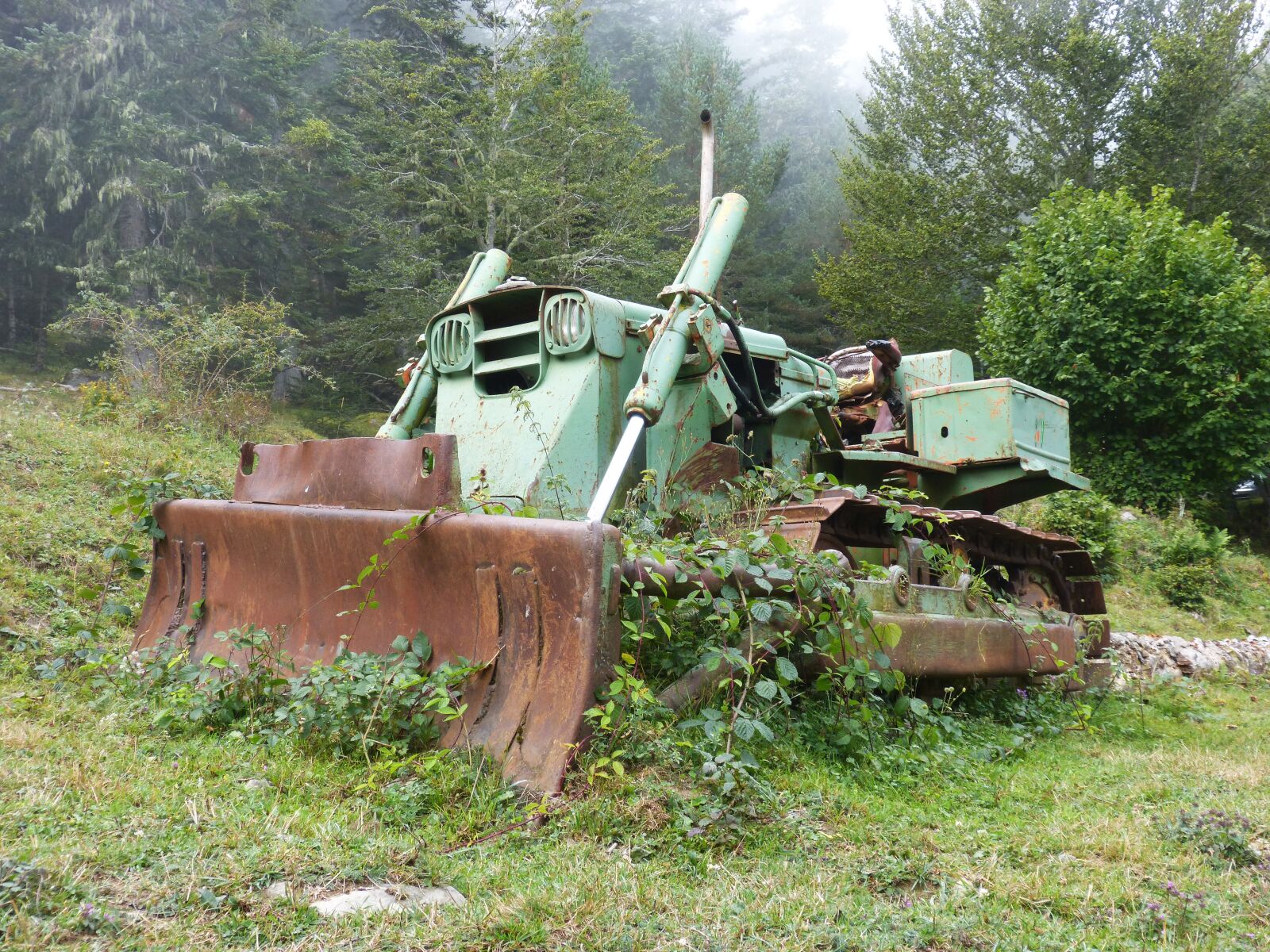 Panasonic DMC-FZ62 sample photo. Excavator, abandoned, rusty photography