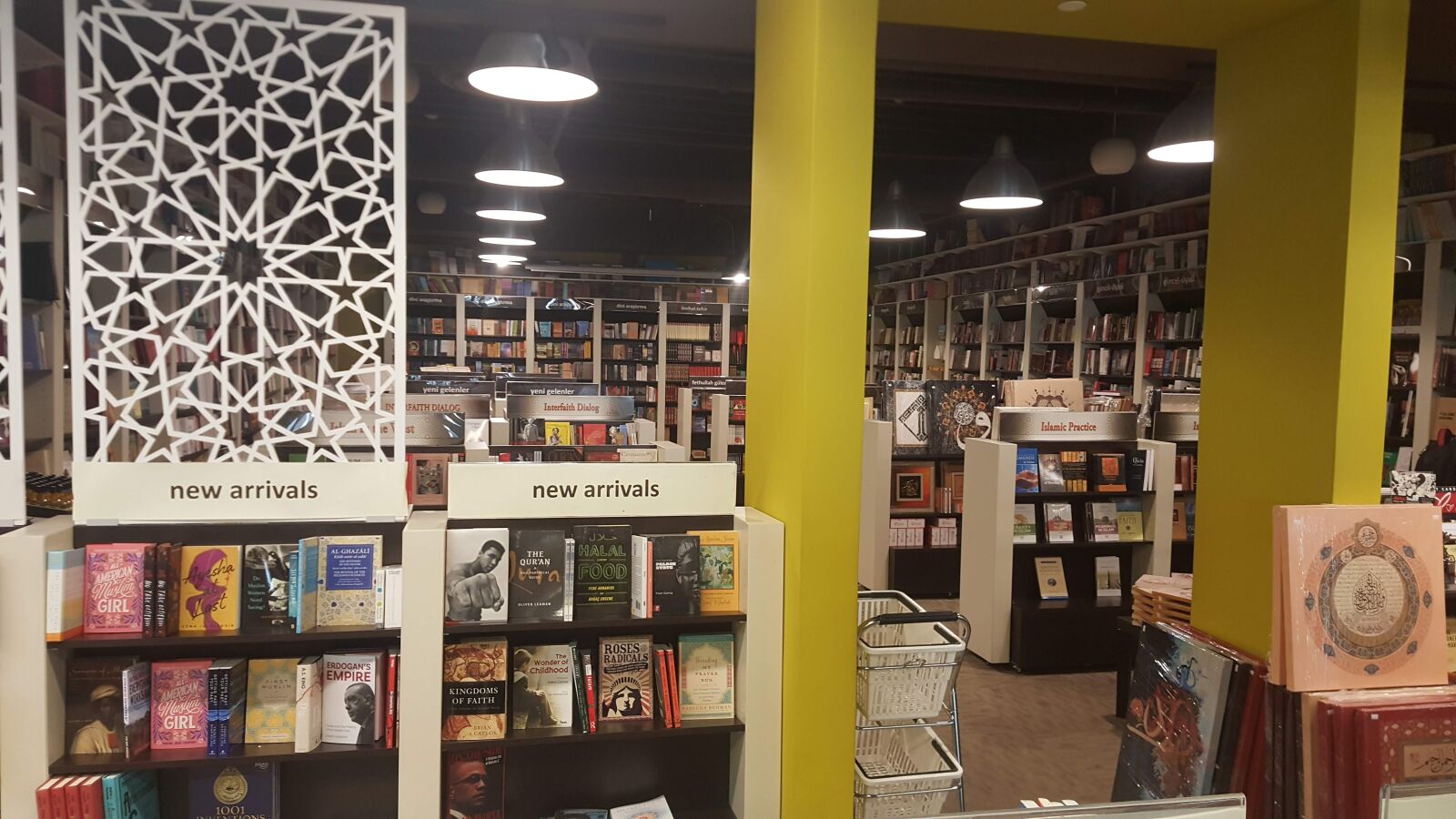 Samsung Galaxy Note5 sample photo. Bookstore, education, reading photography