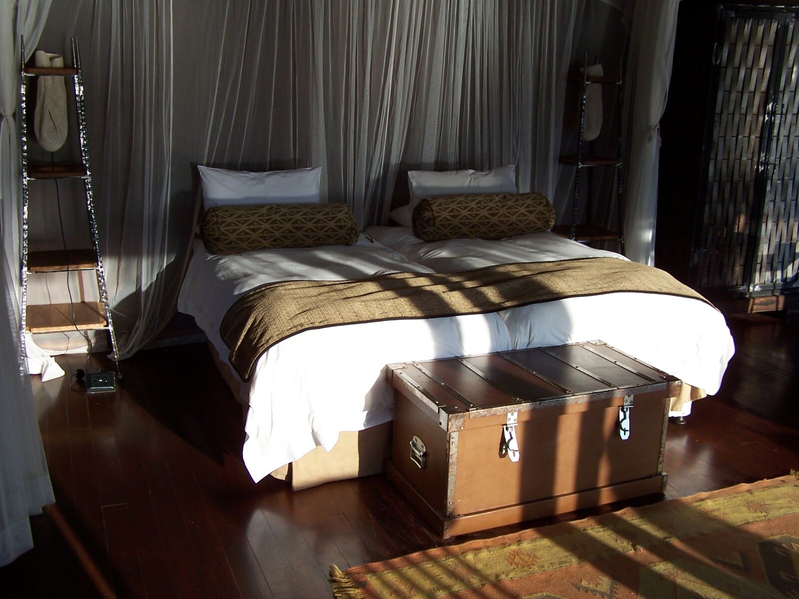 Kodak DX6490 ZOOM DIGITAL CAMERA sample photo. Bed, lodge, south, africa photography