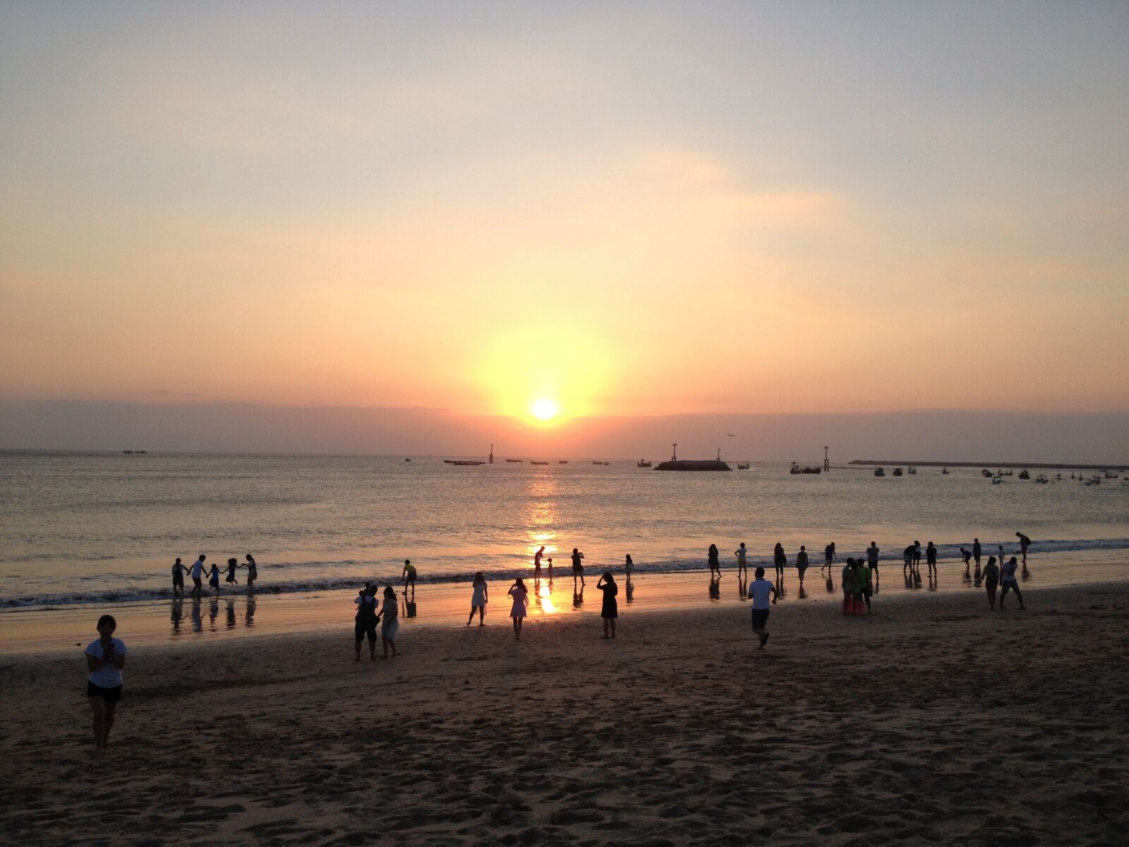 iPhone 4S back camera 4.28mm f/2.4 sample photo. Sunset, asia, sea photography