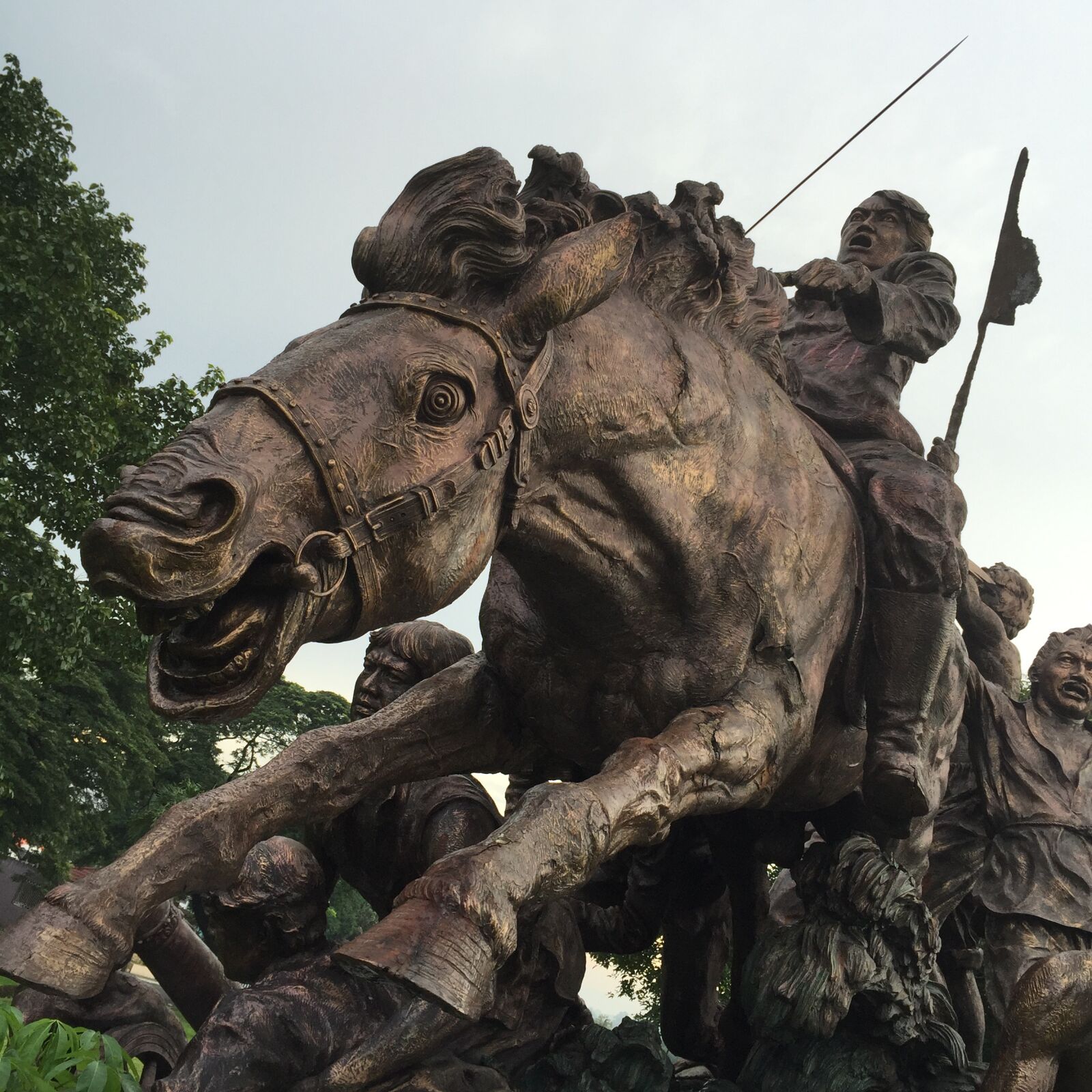 Apple iPhone 6 sample photo. Sculpture, hero, heroism photography