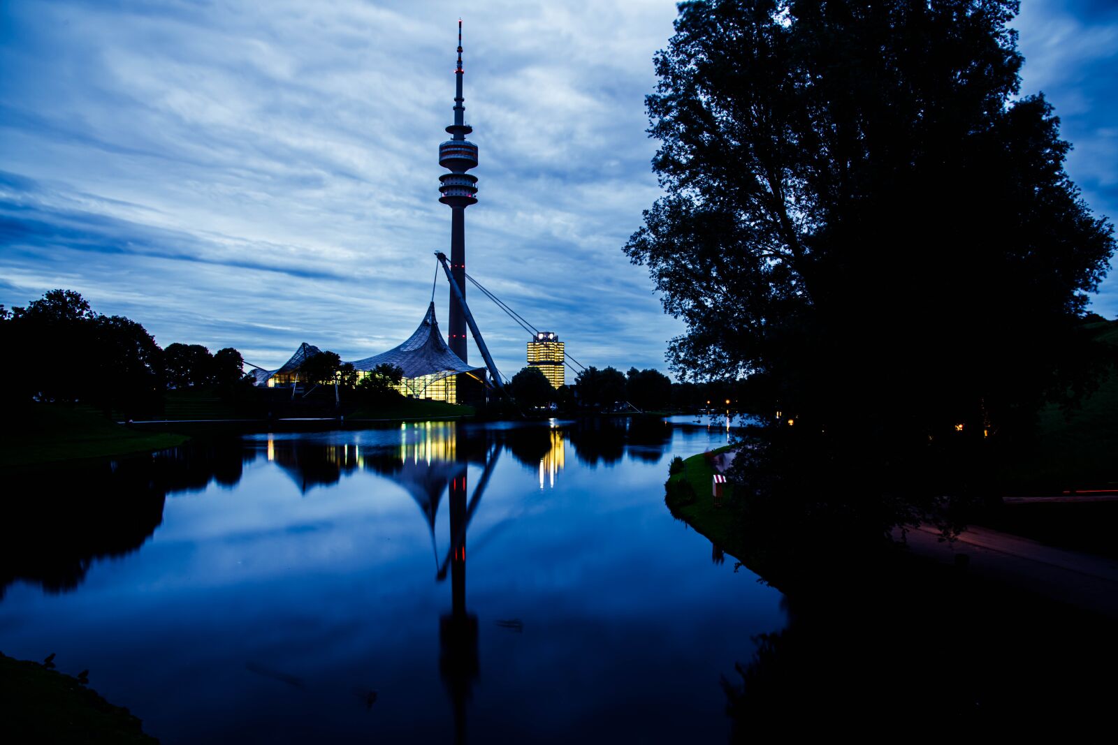 Nikon D850 sample photo. Munich, bmw, tower photography